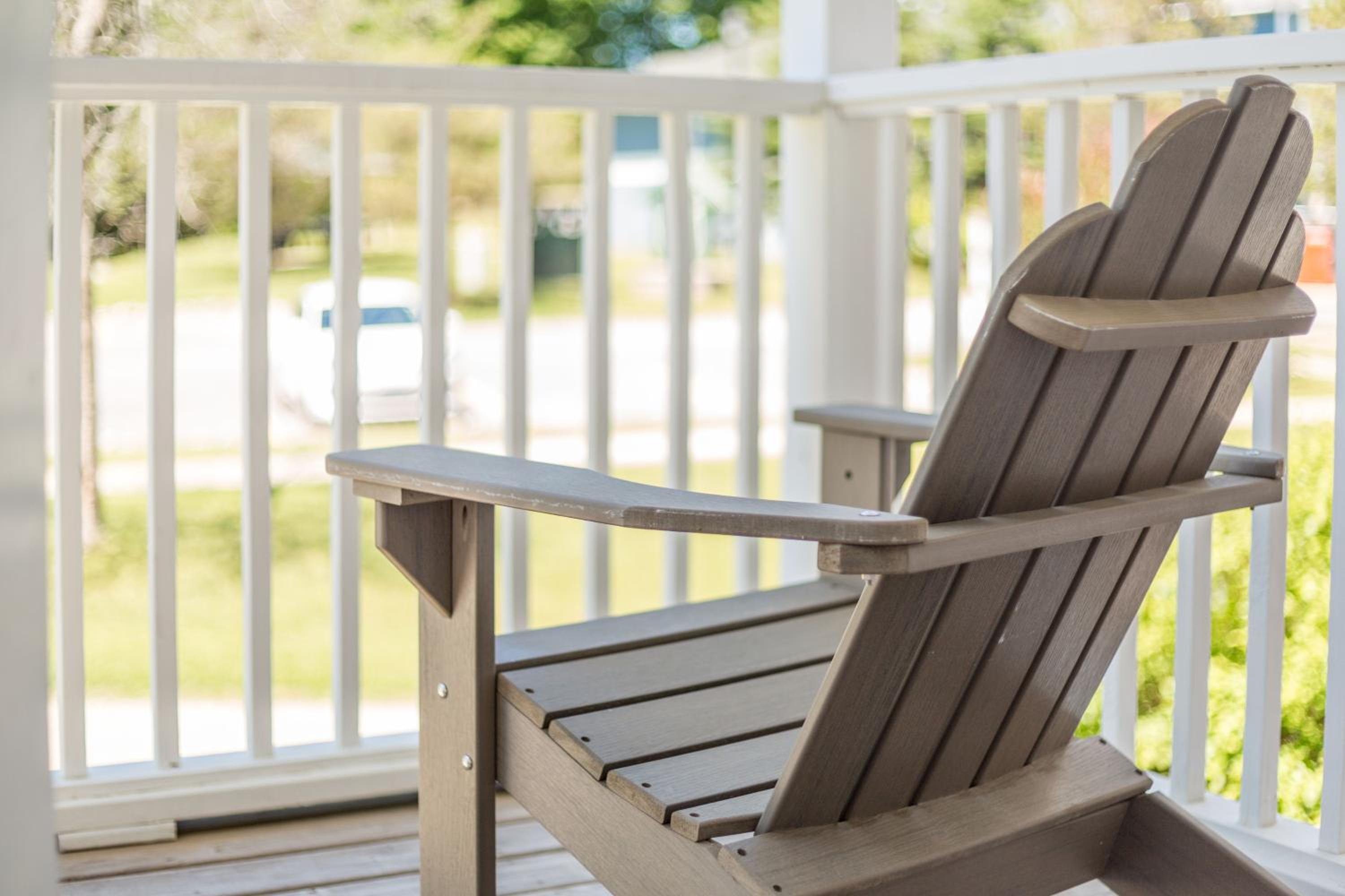 Country Club Charm - 4-Bed Radiant Resort Condo