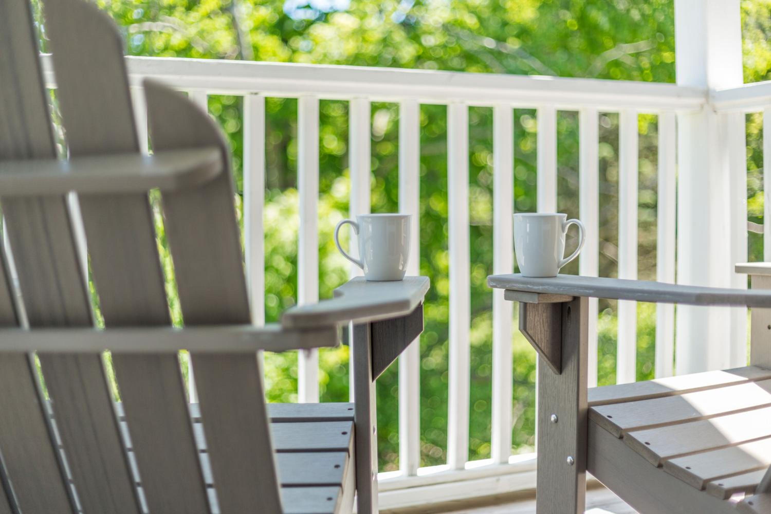 Country Club Charm - 4-Bed Radiant Resort Condo