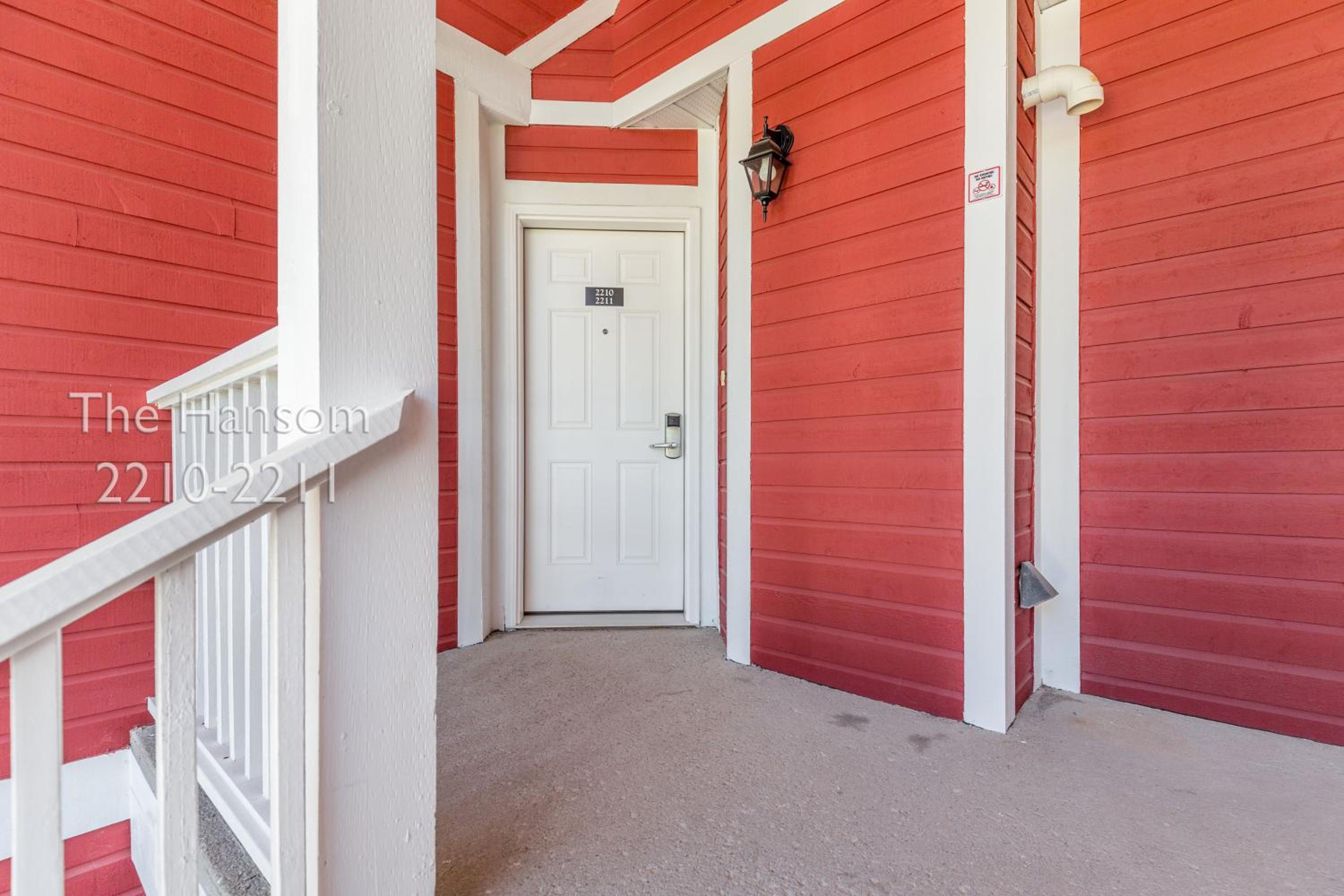 Country Club Charm - 4-Bed Radiant Resort Condo