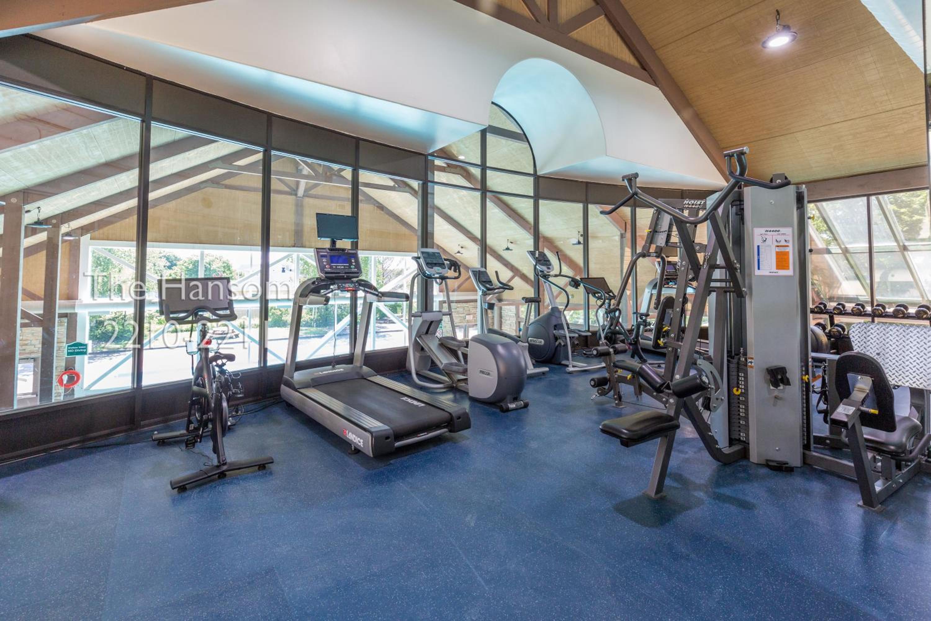 Country Club Charm - 4-Bed Radiant Resort Condo