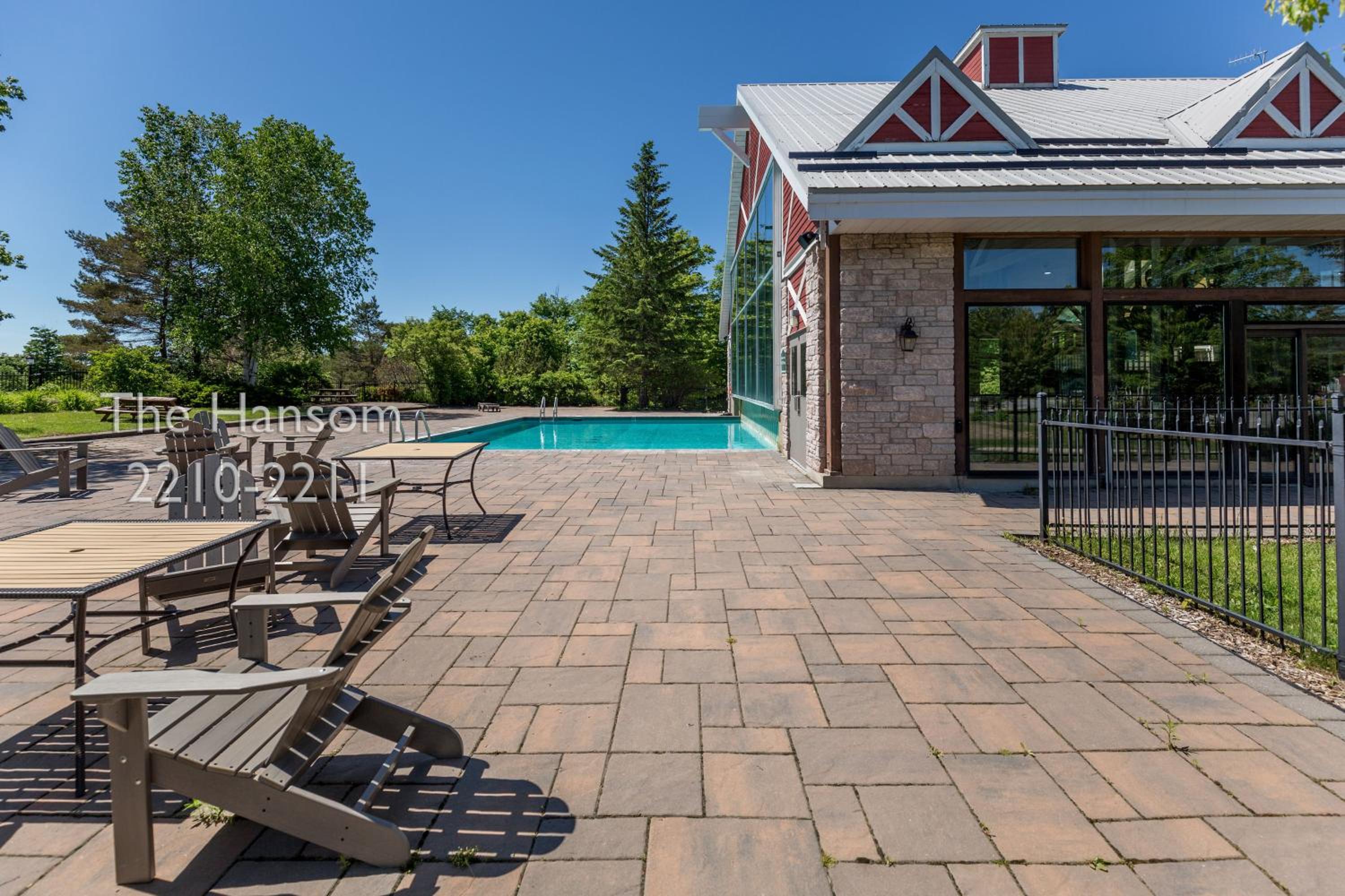 Country Club Charm - 4-Bed Radiant Resort Condo