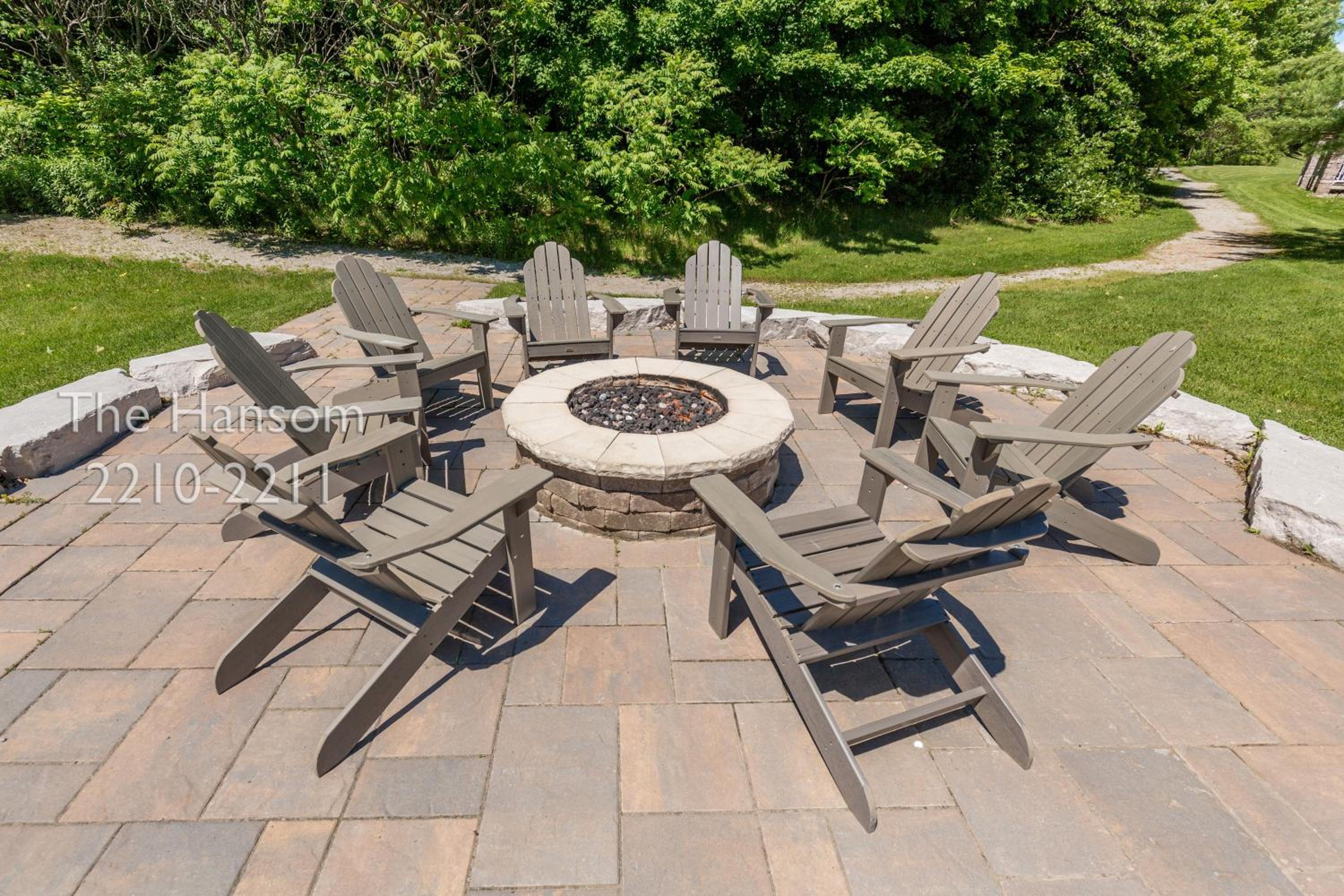 Country Club Charm - 4-Bed Radiant Resort Condo