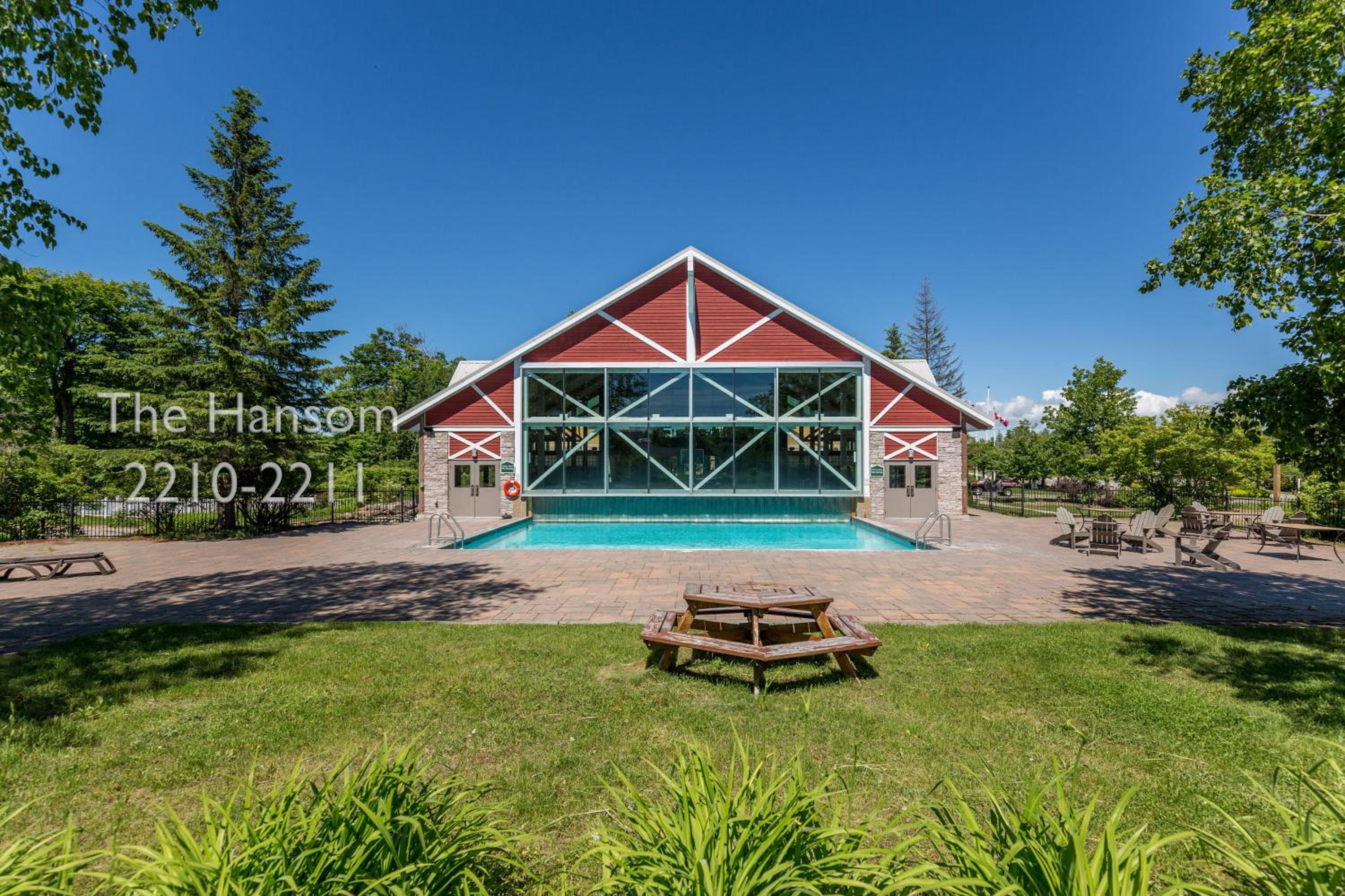 Country Club Charm - 4-Bed Radiant Resort Condo