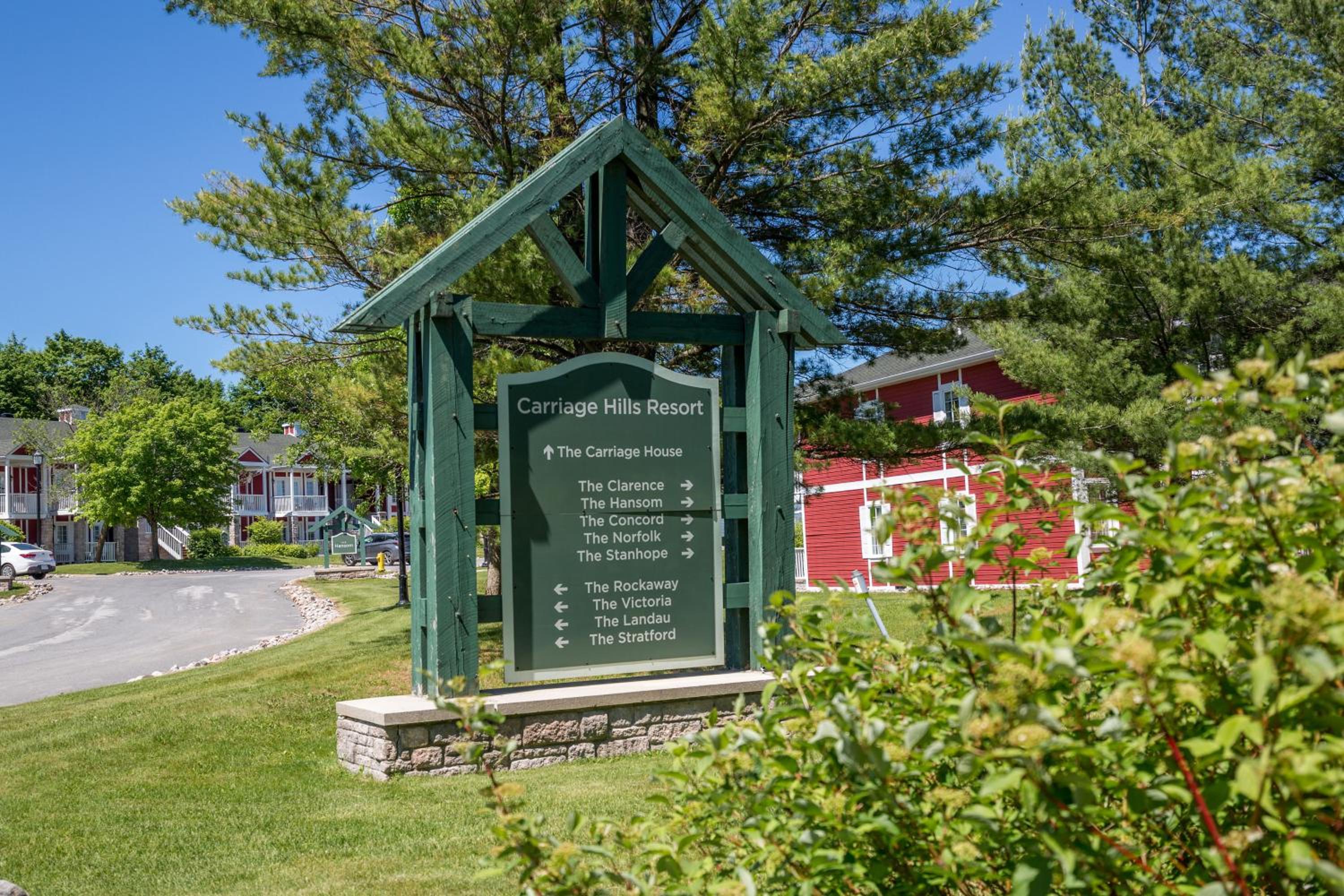 Country Club Charm - 4-Bed Radiant Resort Condo