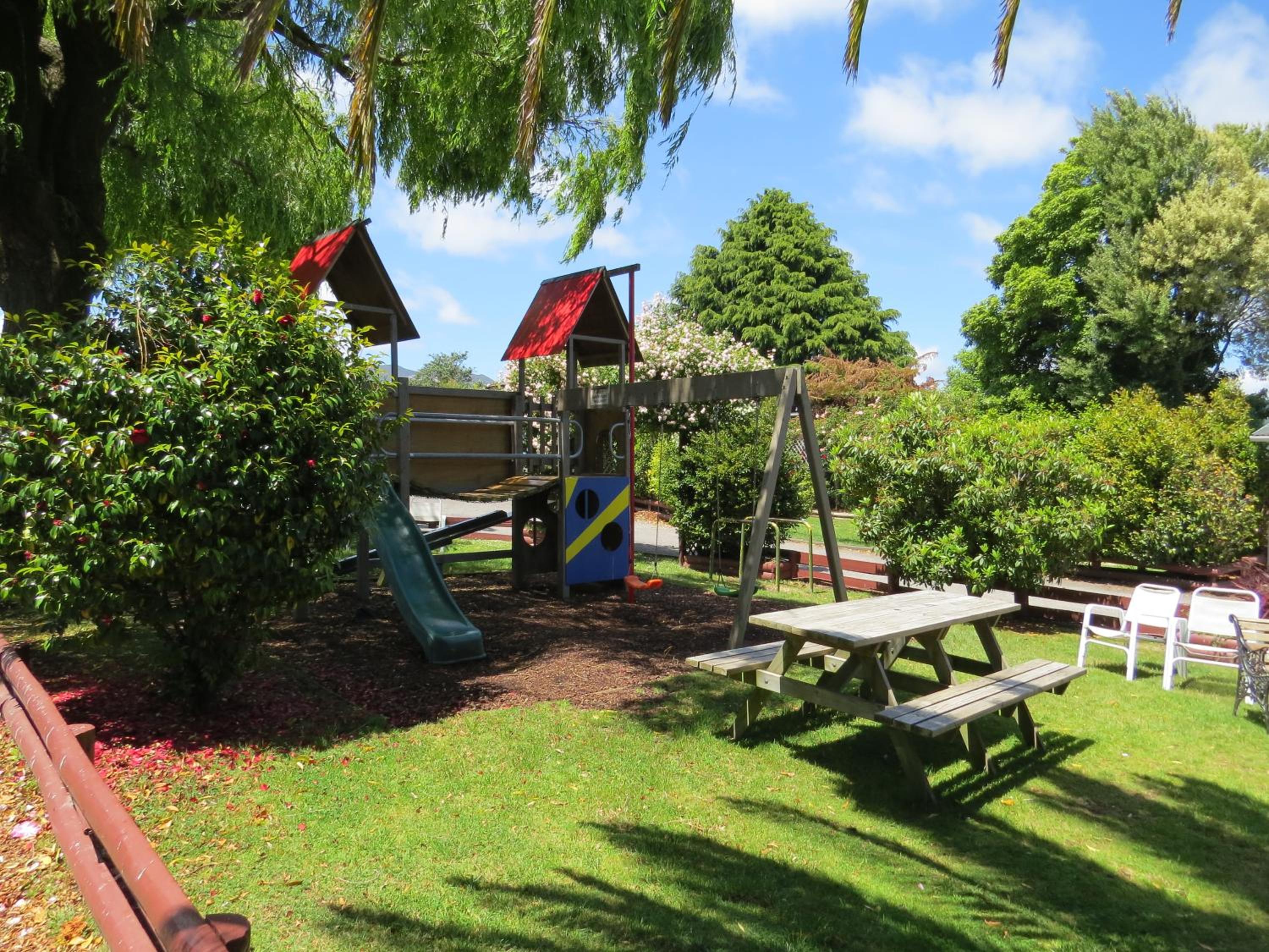Camellia Court Family Motel