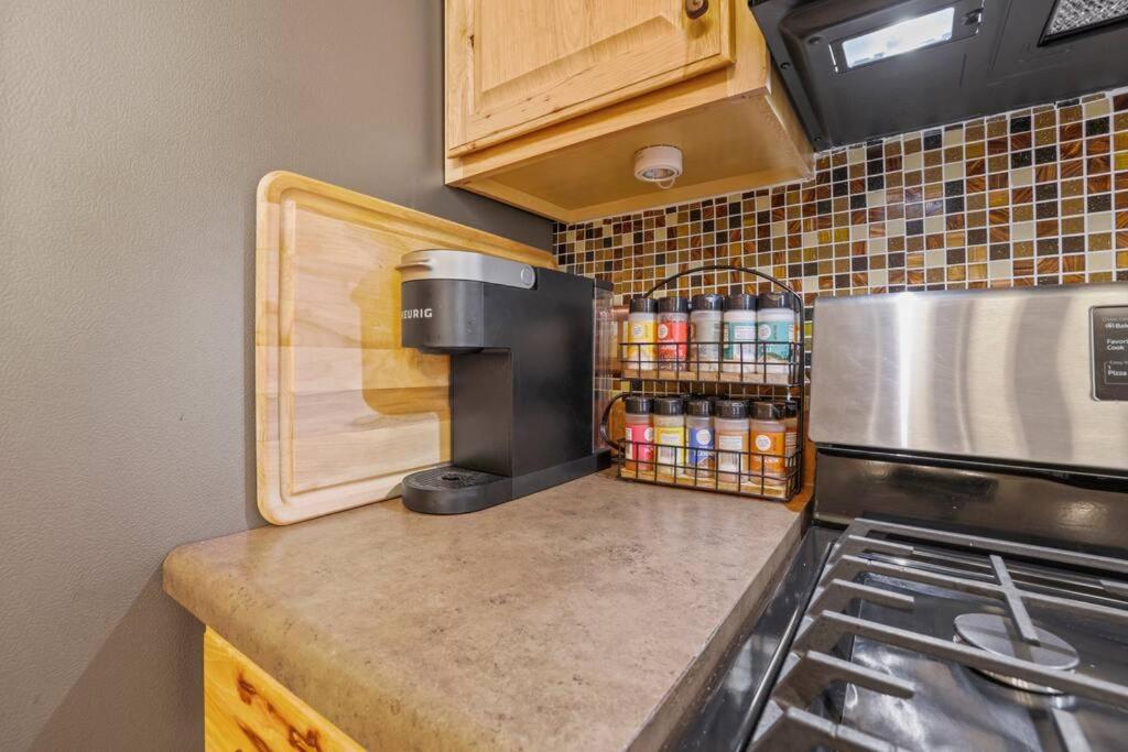 Charming Victorian Home - 2 minutes to downtown view 3