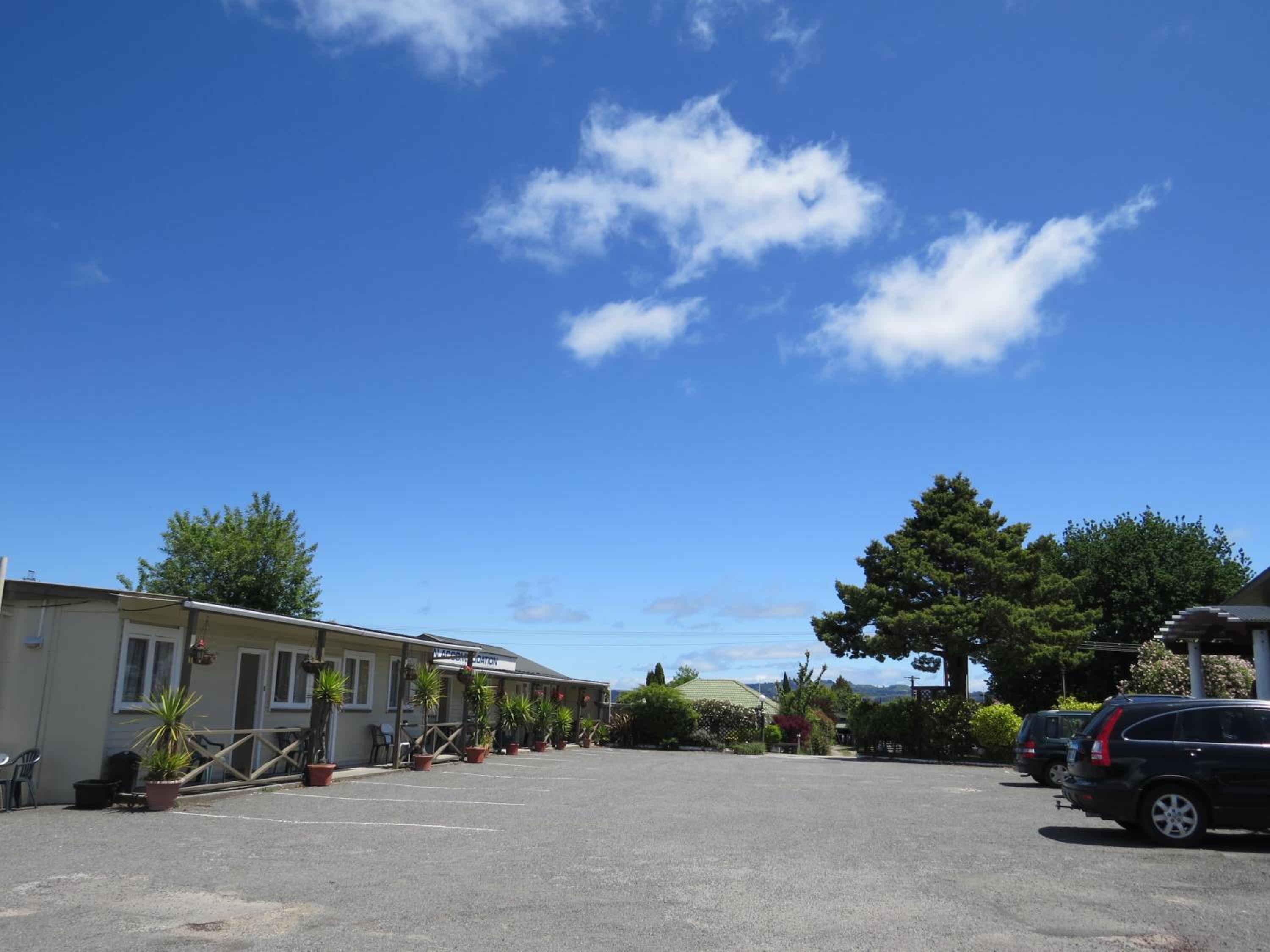 Camellia Court Family Motel