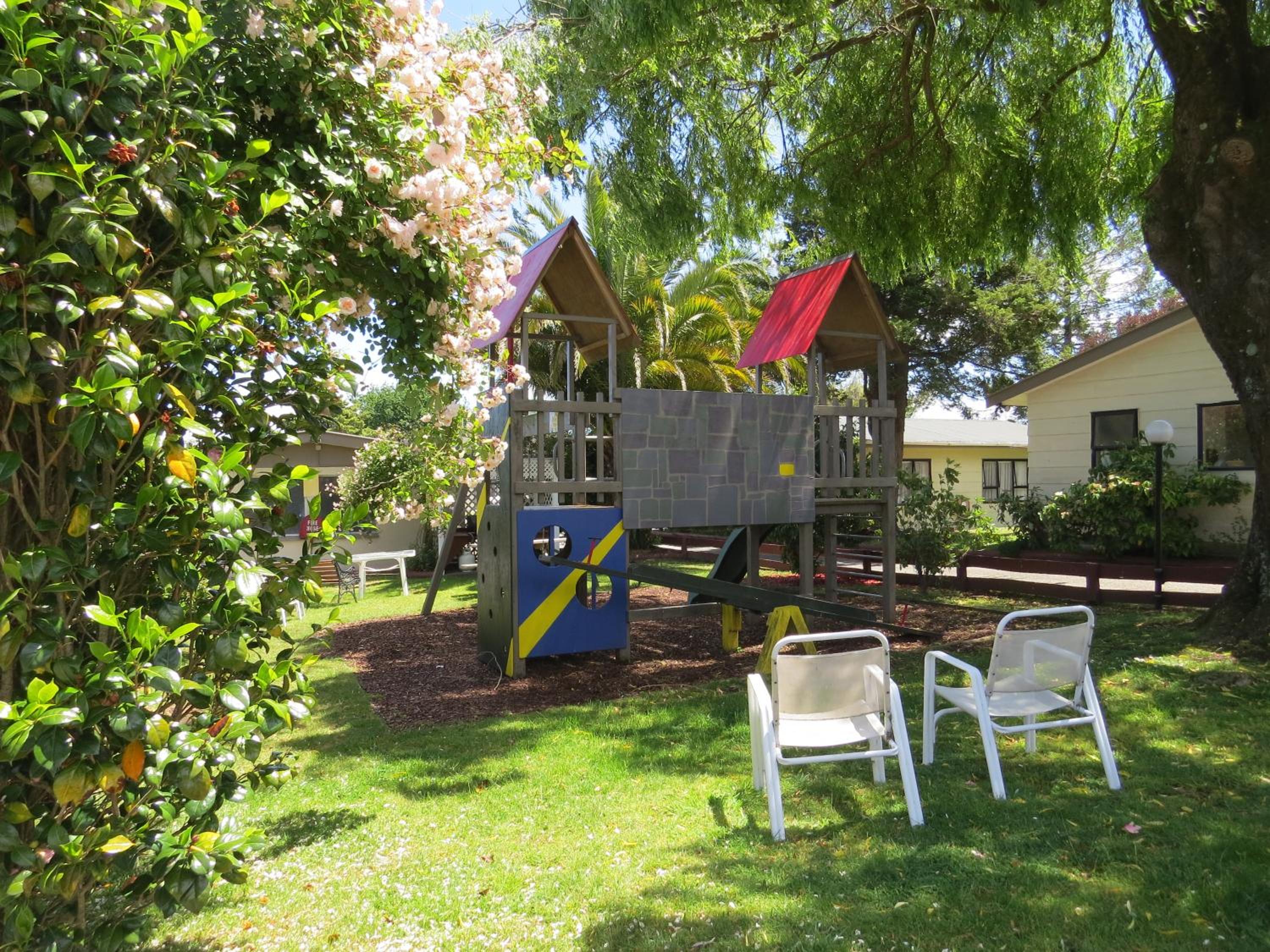 Camellia Court Family Motel