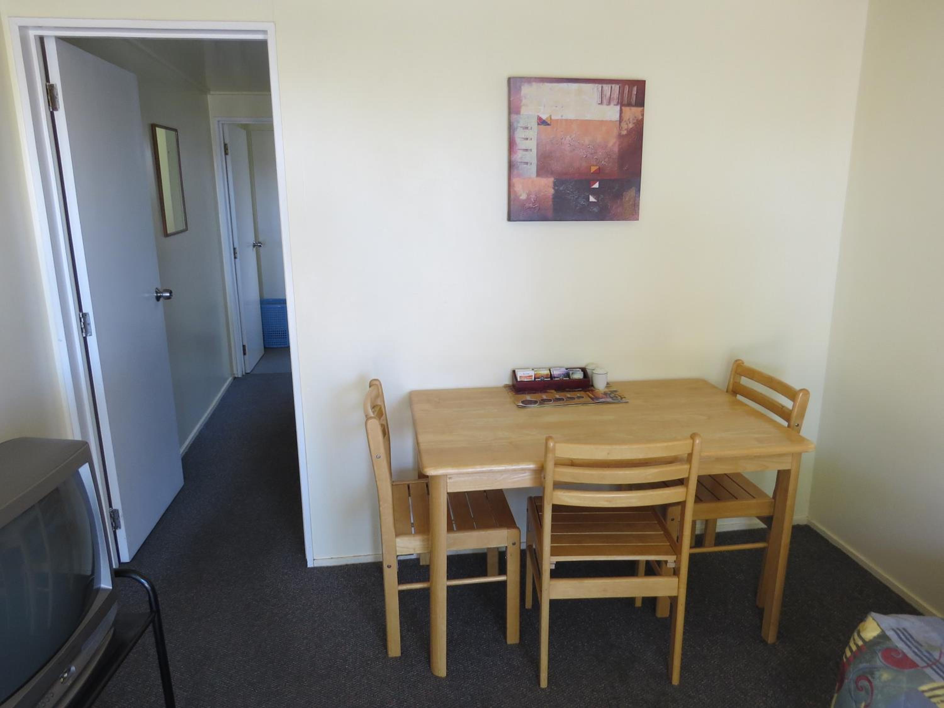 Camellia Court Family Motel