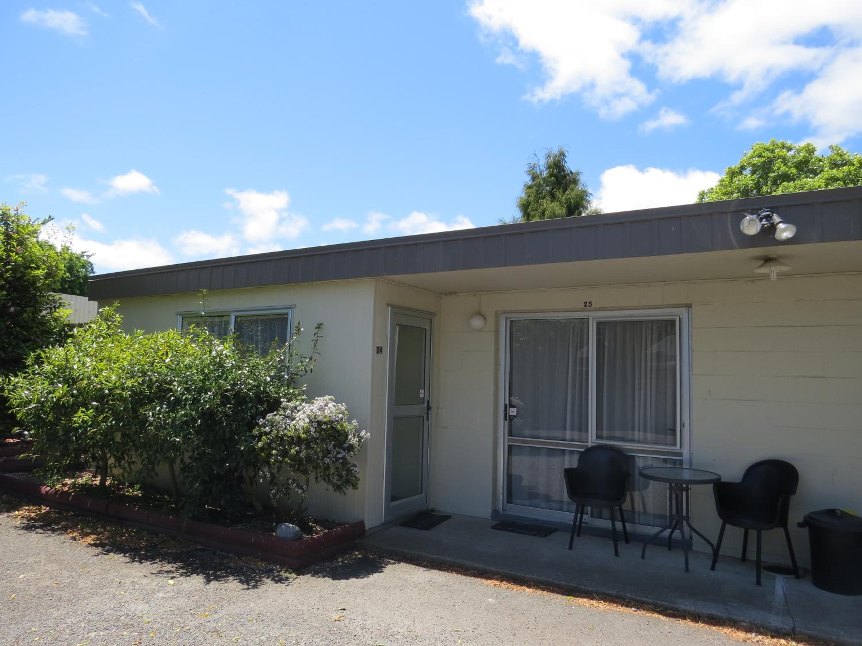 Camellia Court Family Motel