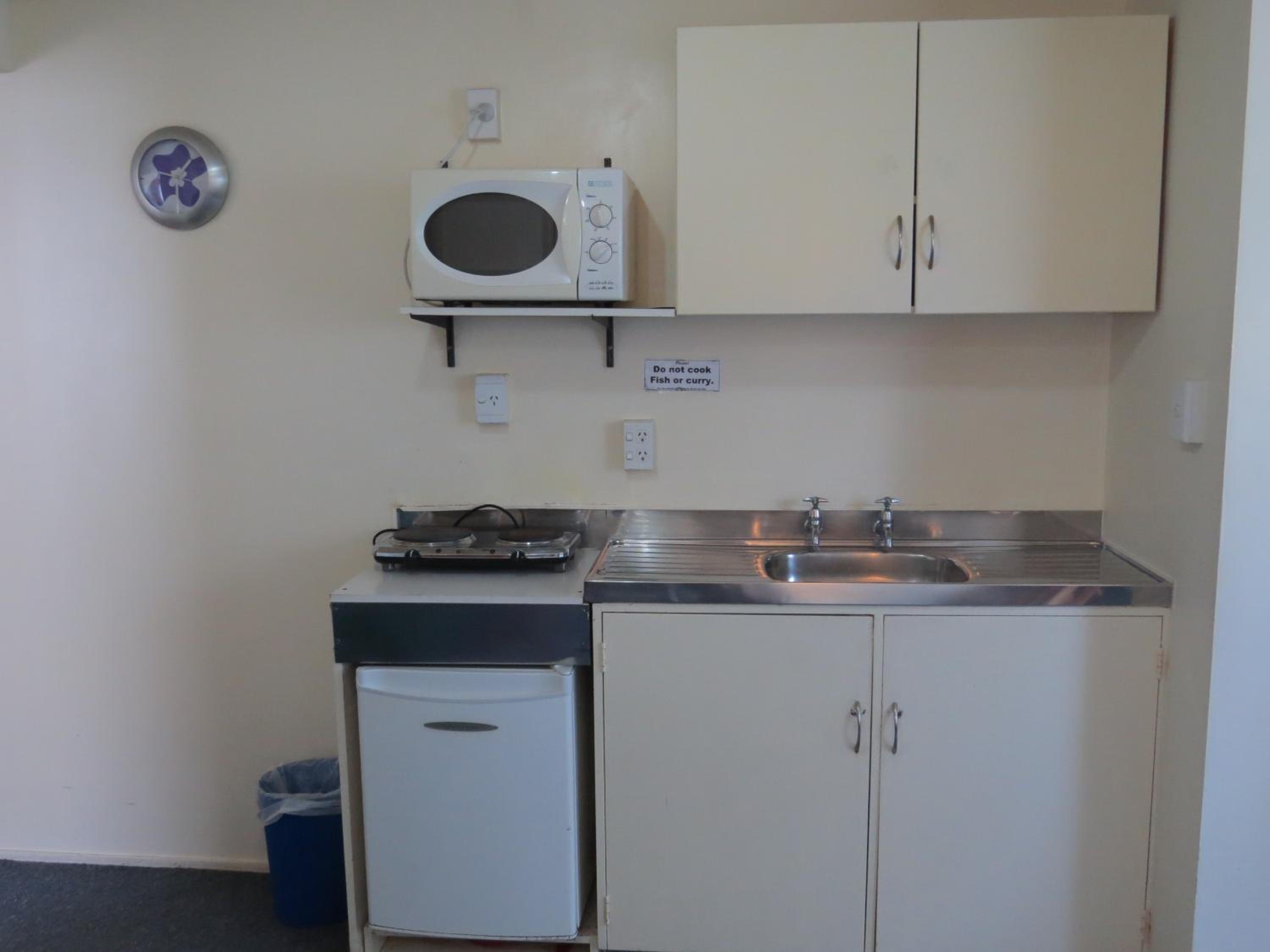 Camellia Court Family Motel