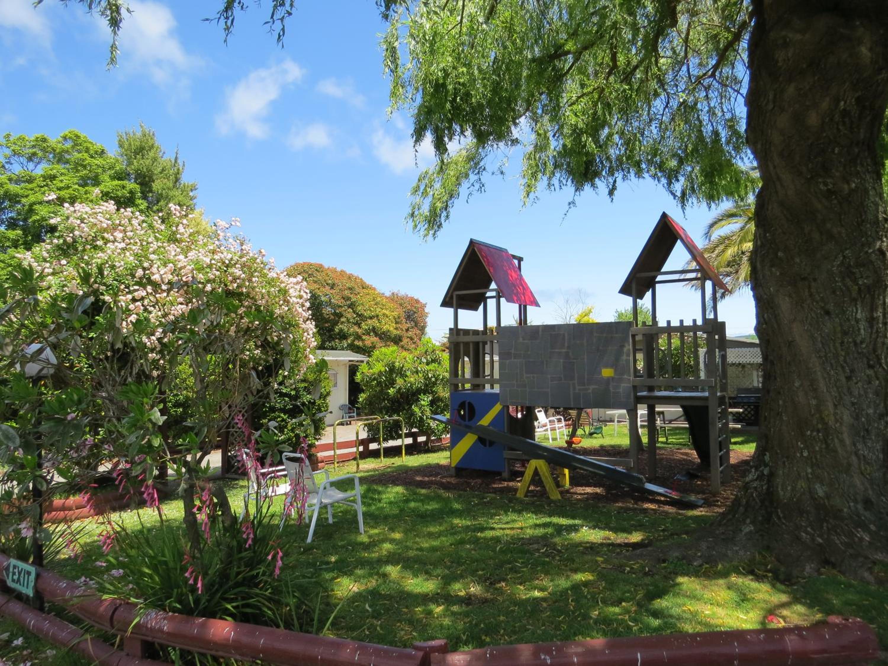 Camellia Court Family Motel