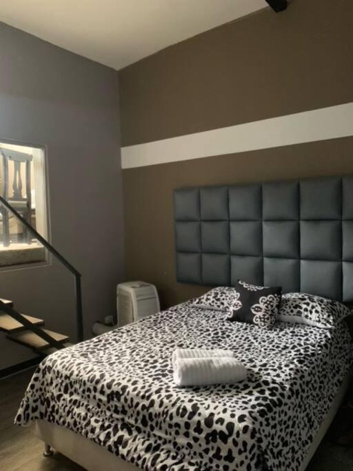 Grand Deluxe Room W Bathroom and balcony Poblado #6