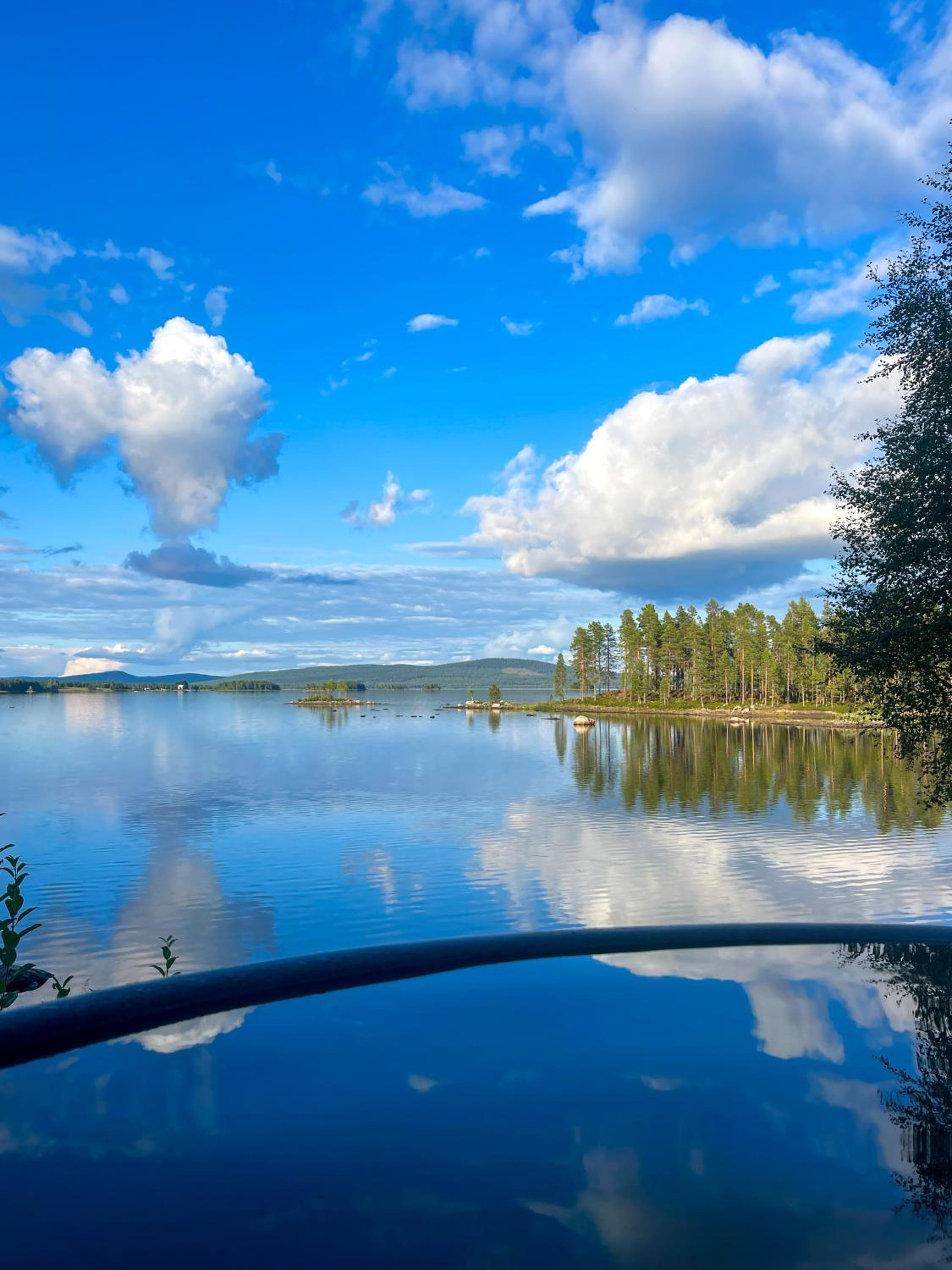 Laplandliv cabin on the lake view 3