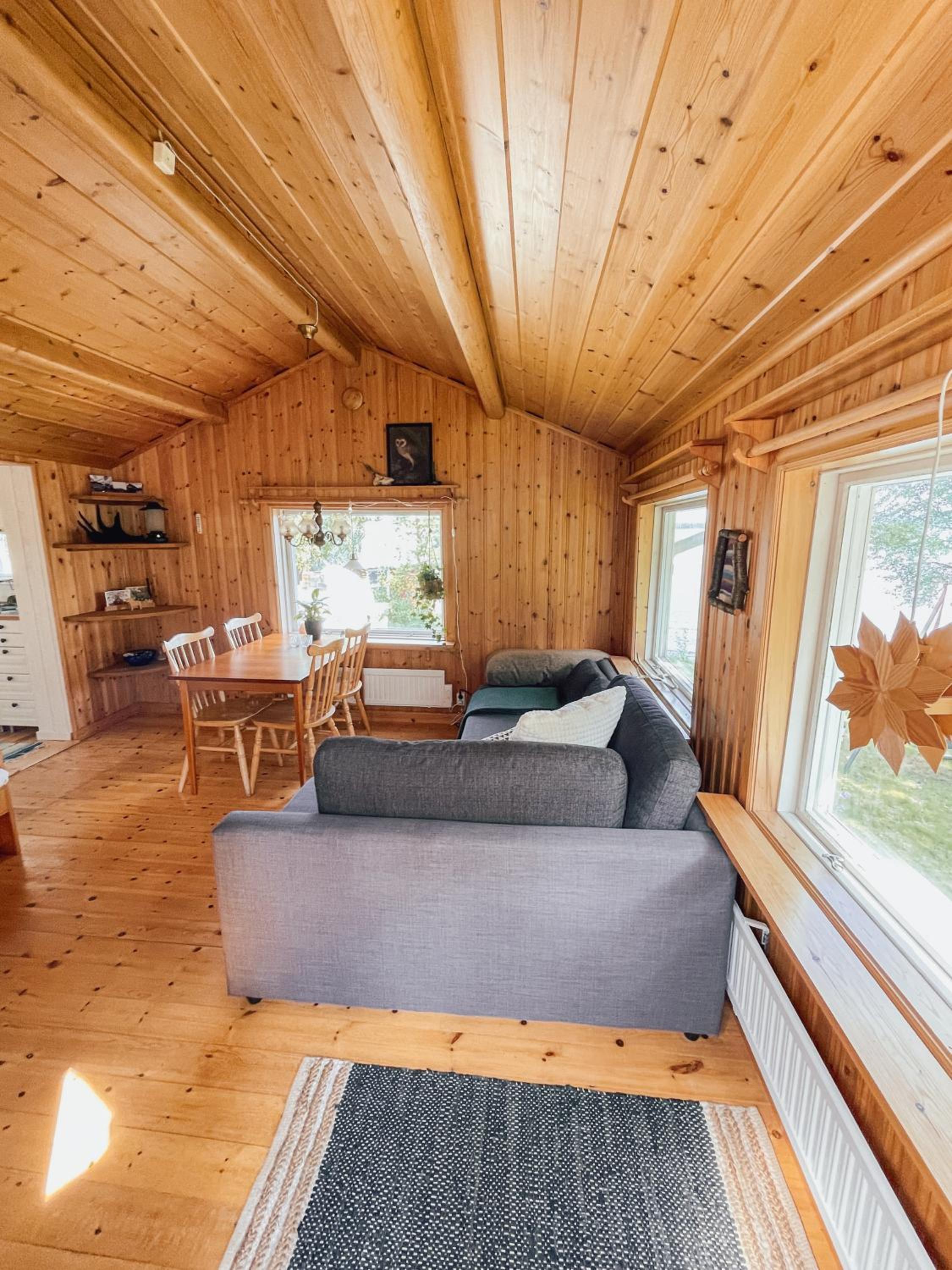 Laplandliv cabin on the lake view 2
