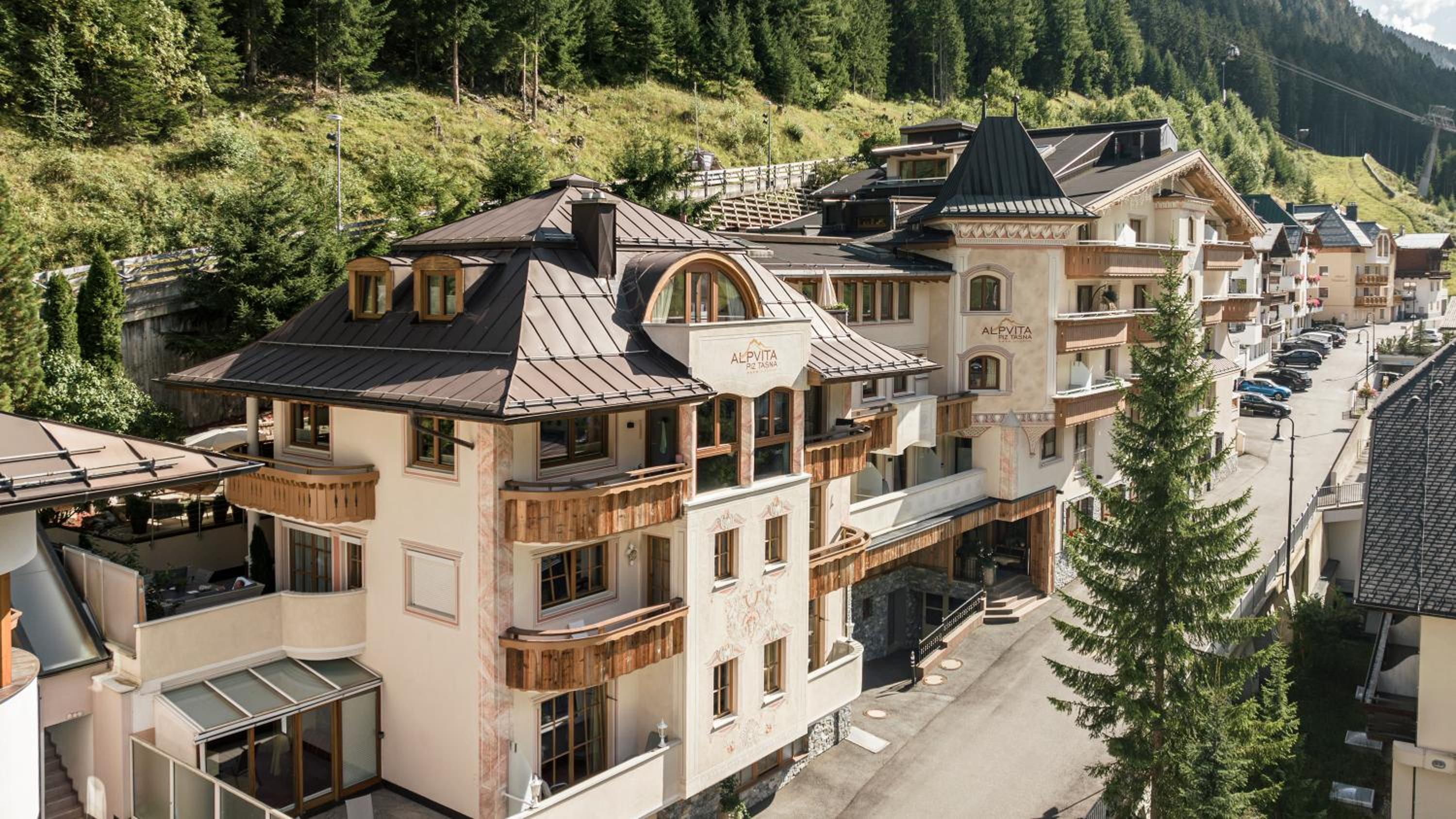 Hotel Alpvita Piz Tasna - Image 1