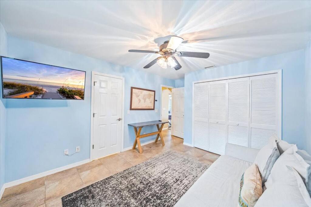Honolulu East - Vacation home with heated pool and Gulf-access canal - Property Image 18