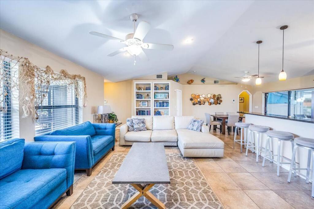 Honolulu East - Vacation home with heated pool and Gulf-access canal - Property Image 15
