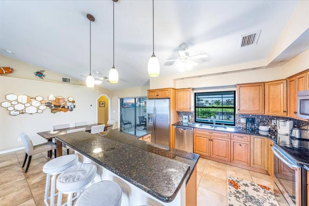 Honolulu East - Vacation home with heated pool and Gulf-access canal - Property Image 7