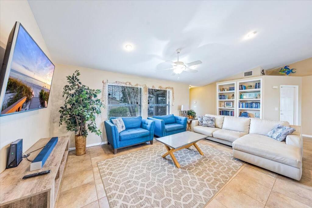 Honolulu East - Vacation home with heated pool and Gulf-access canal - Property Image 5