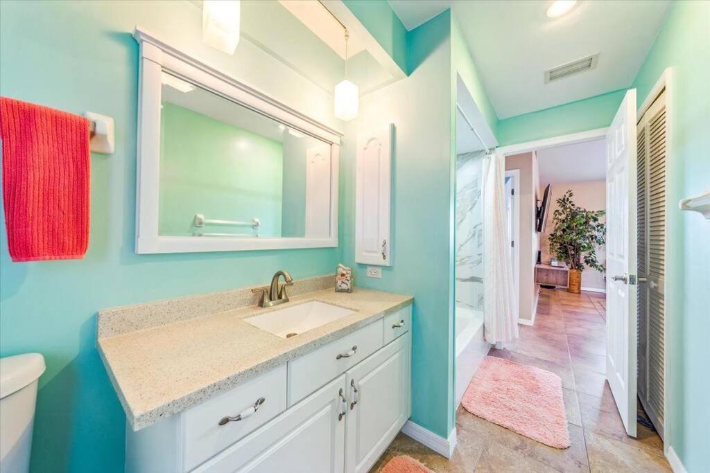 Honolulu East - Vacation home with heated pool and Gulf-access canal - Property Image 2