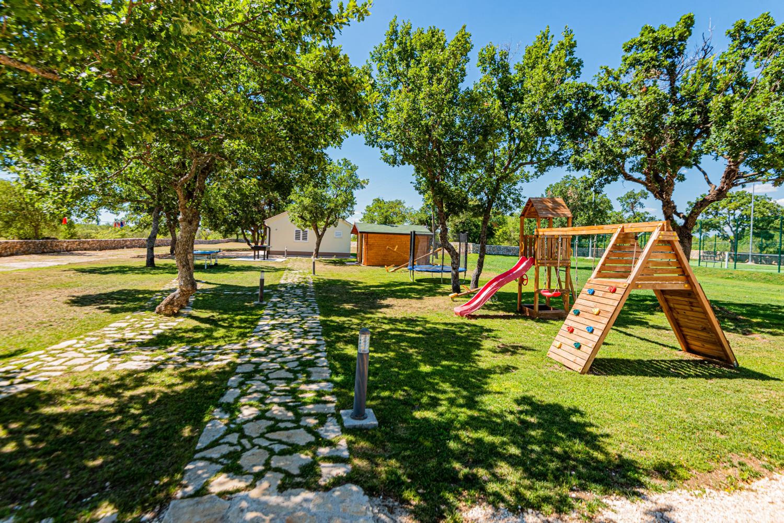 Villa Romansa Miljevci near Krka National Park view 4