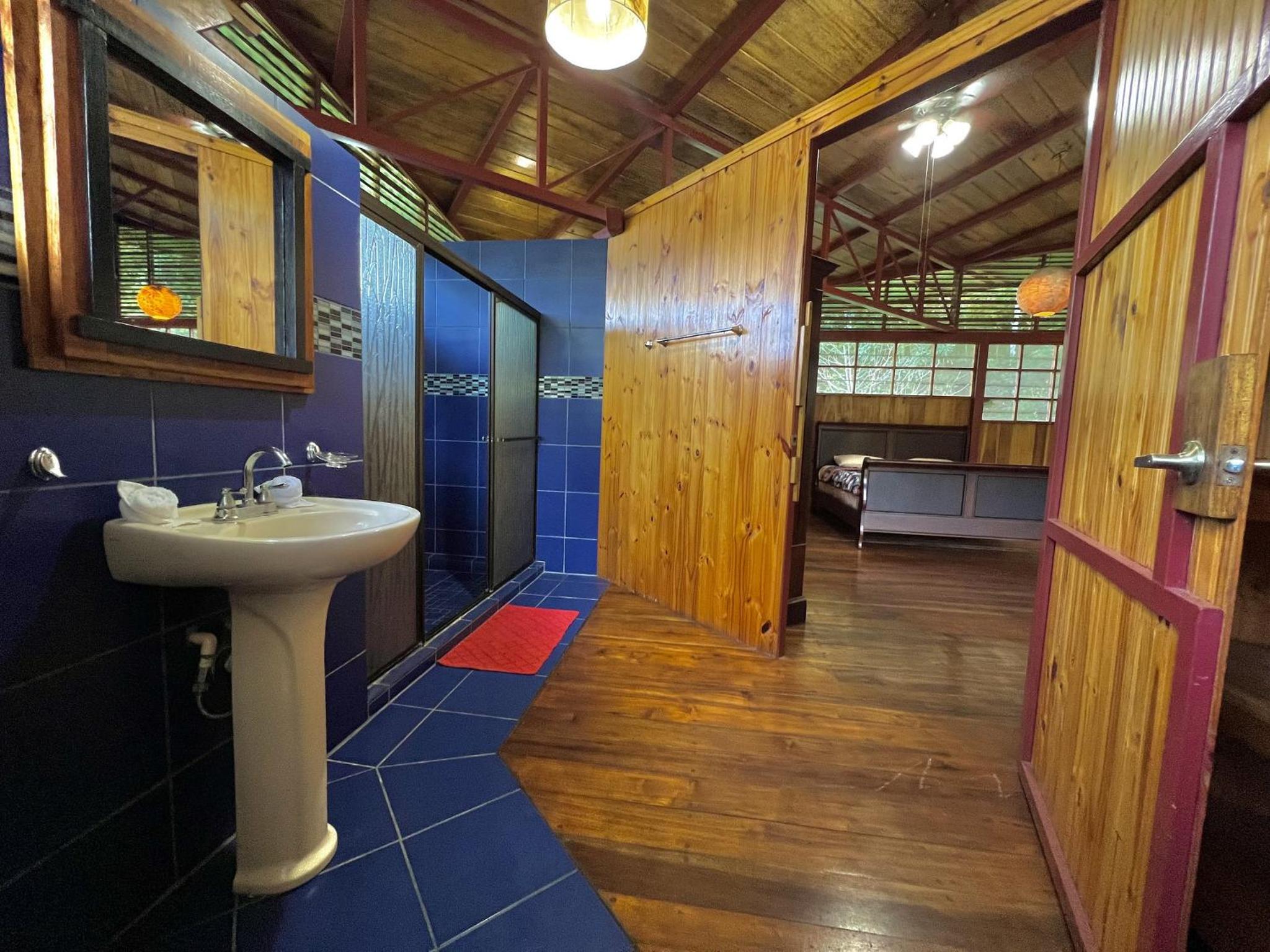 Casa Luna Amarilla