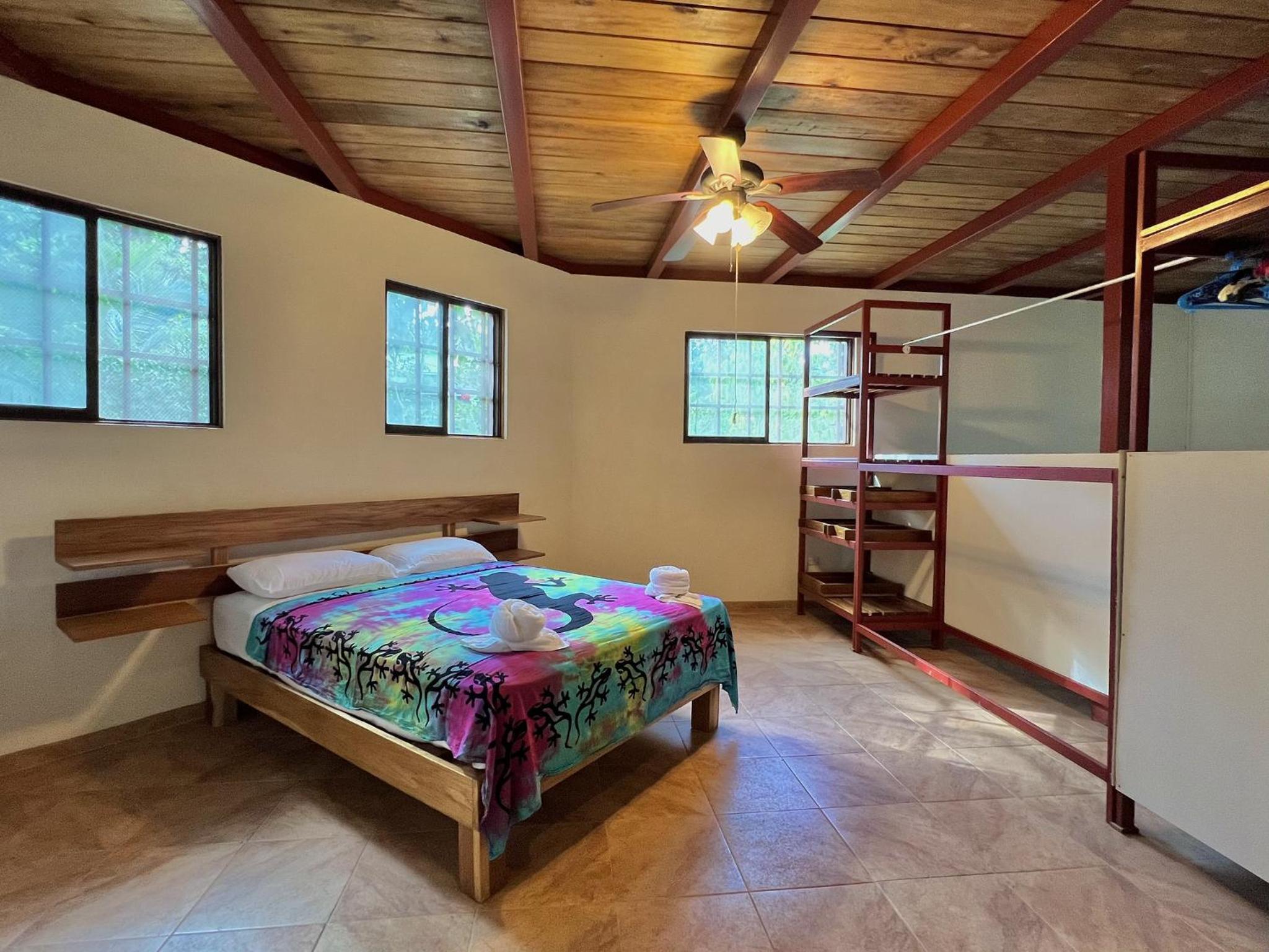 Casa Luna Amarilla