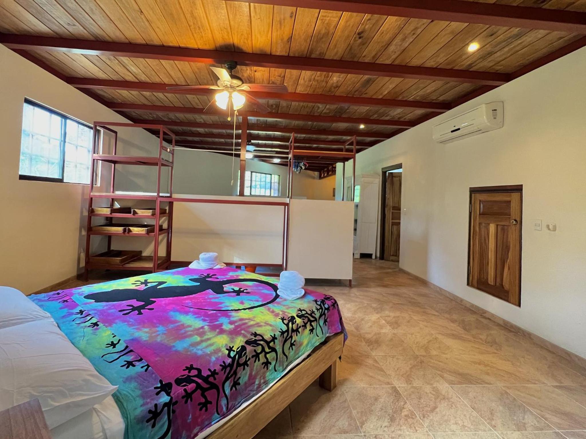 Casa Luna Amarilla