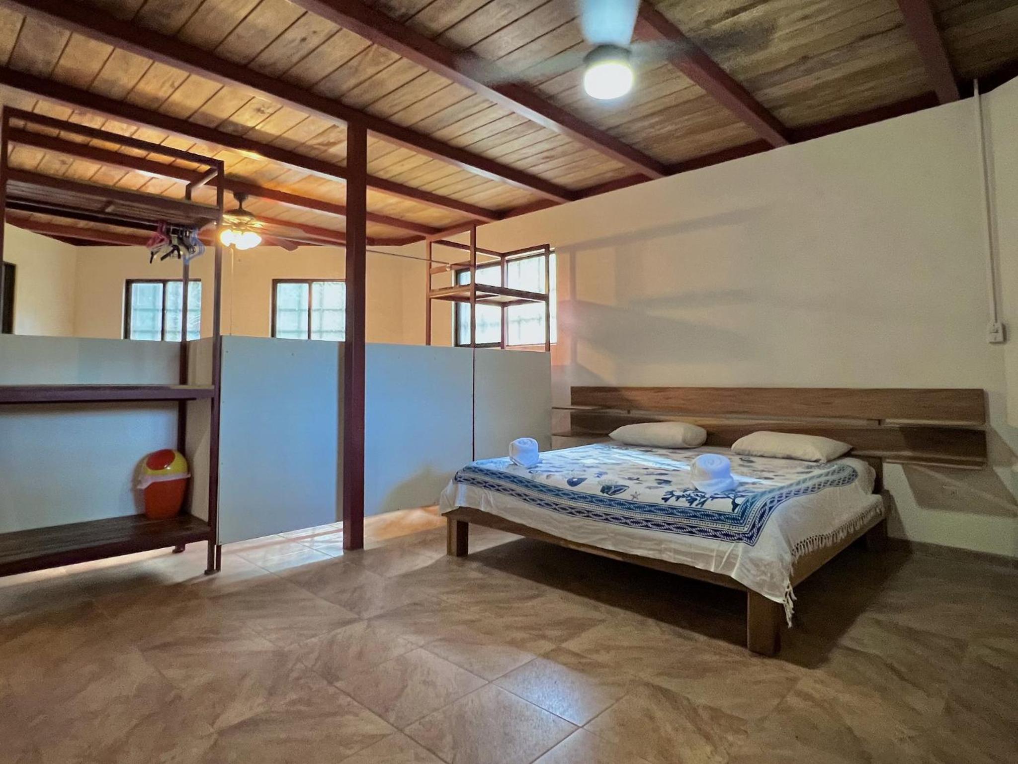 Casa Luna Amarilla