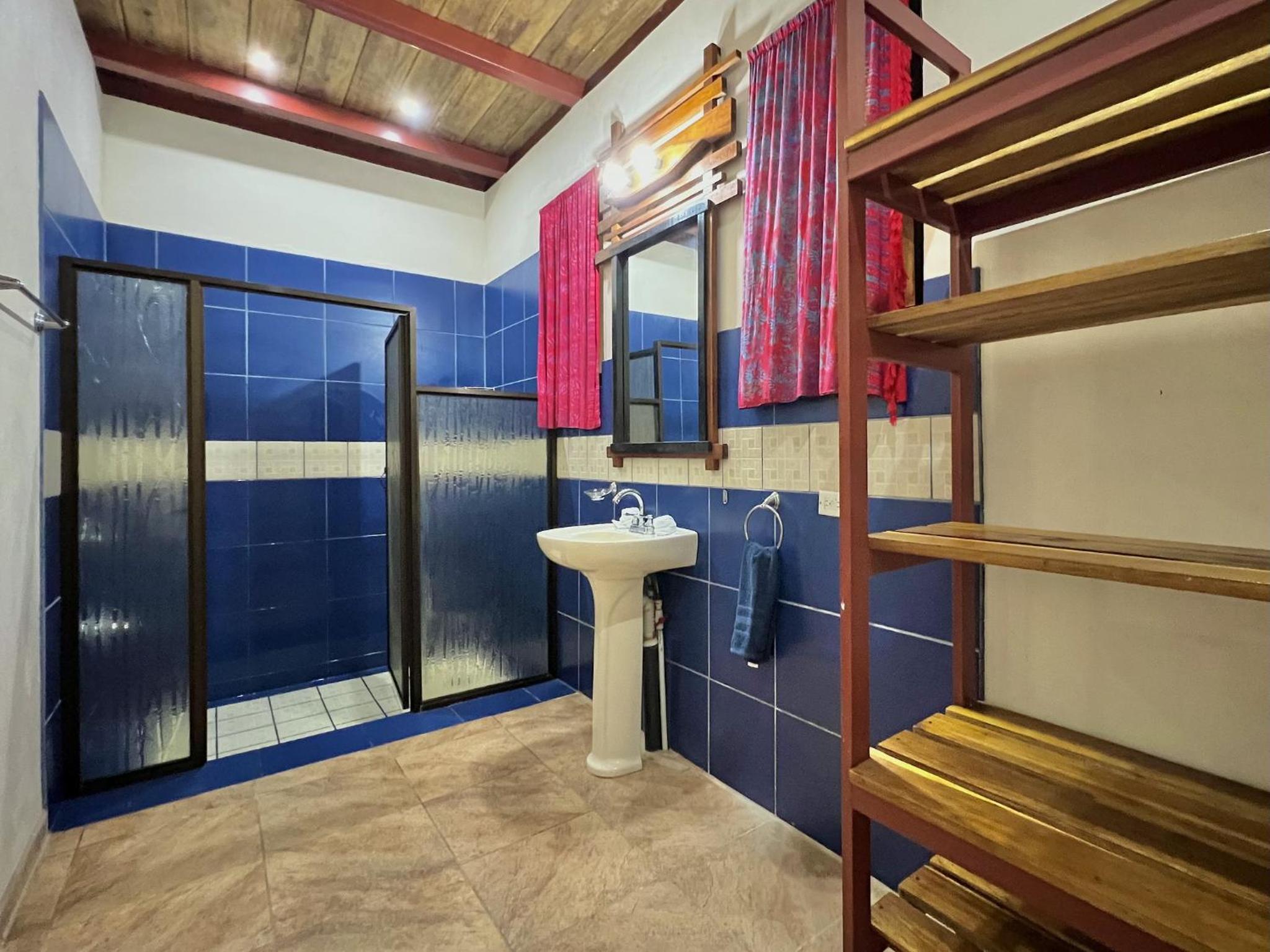 Casa Luna Amarilla