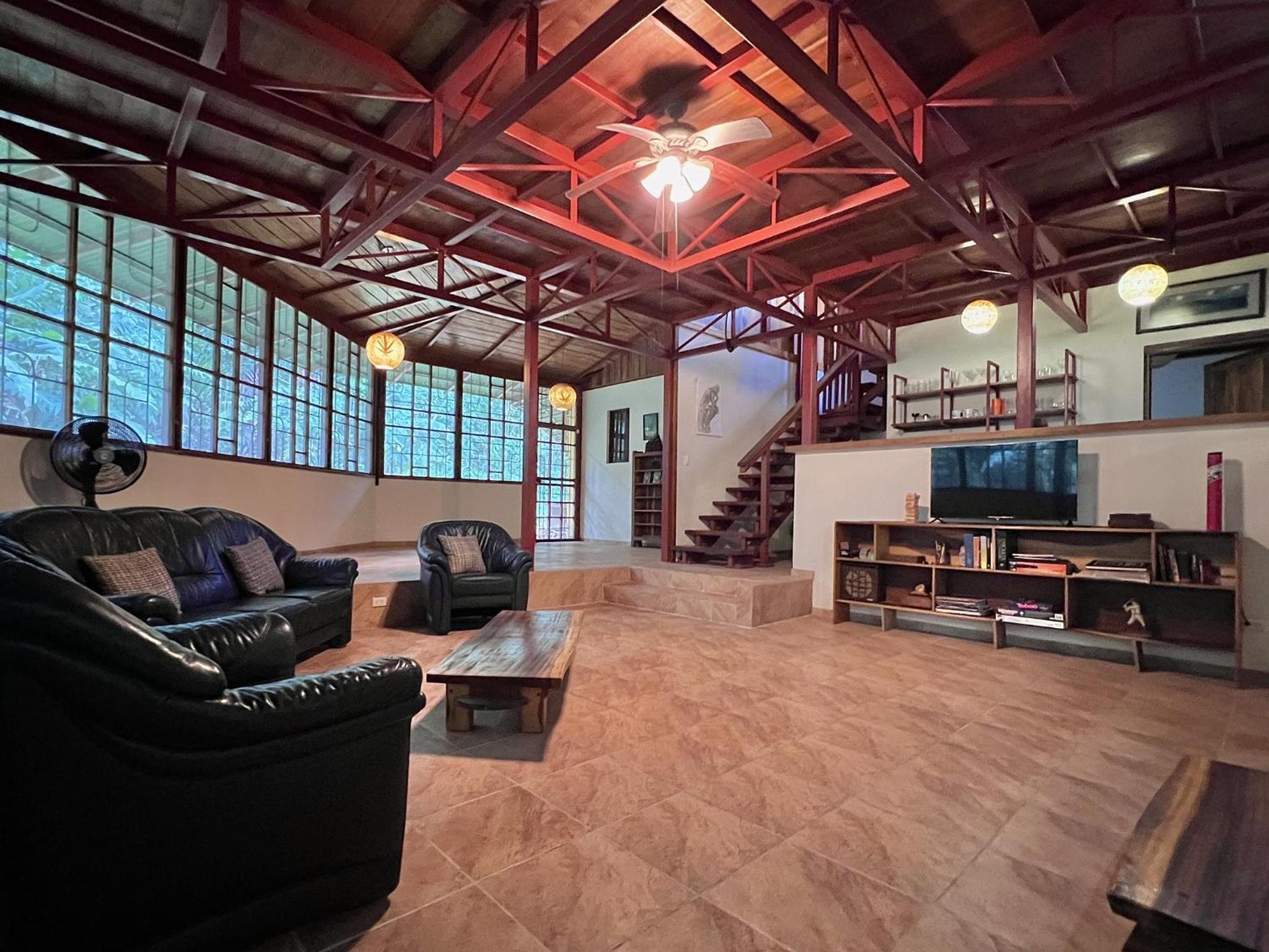 Casa Luna Amarilla