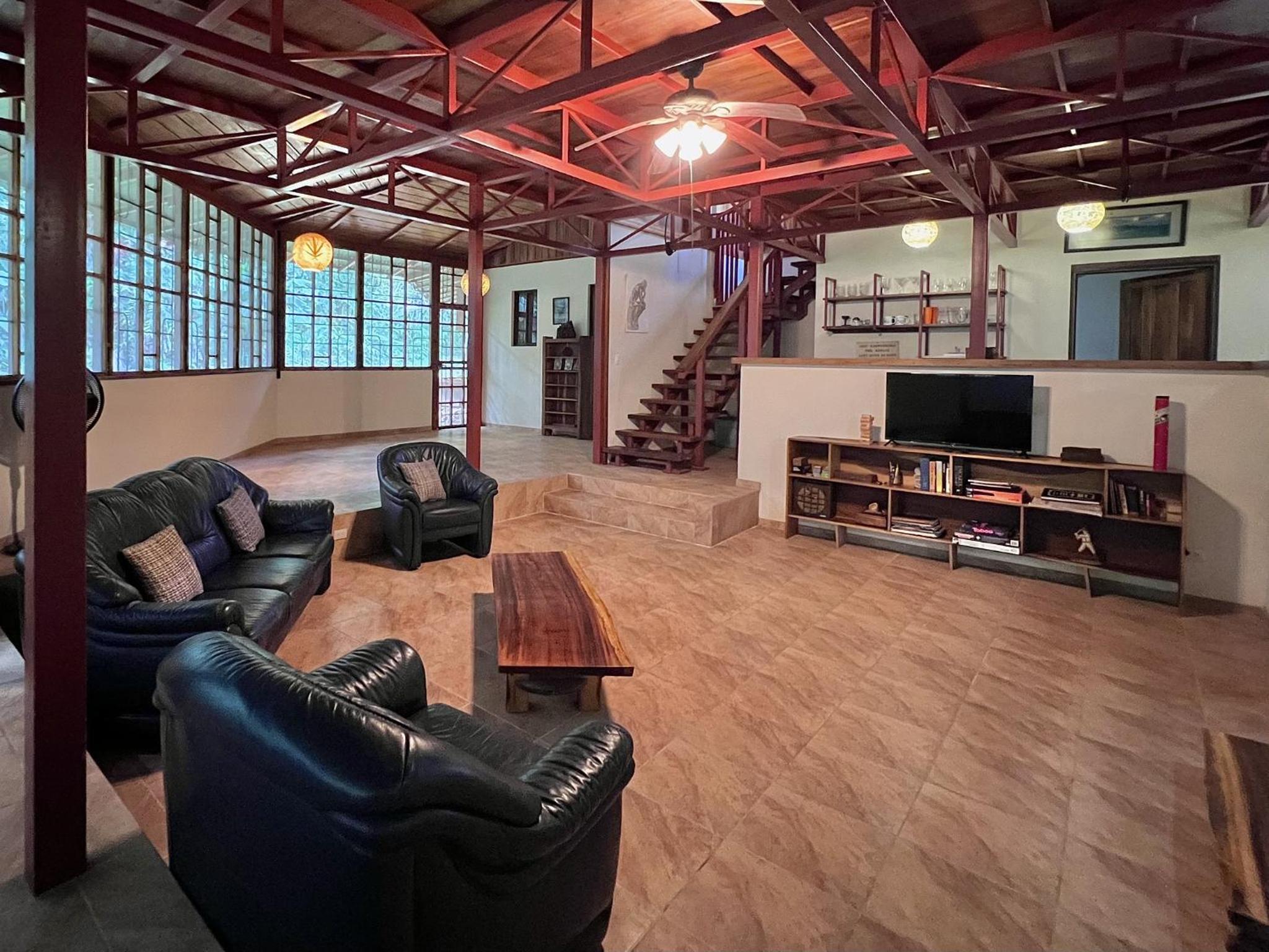 Casa Luna Amarilla