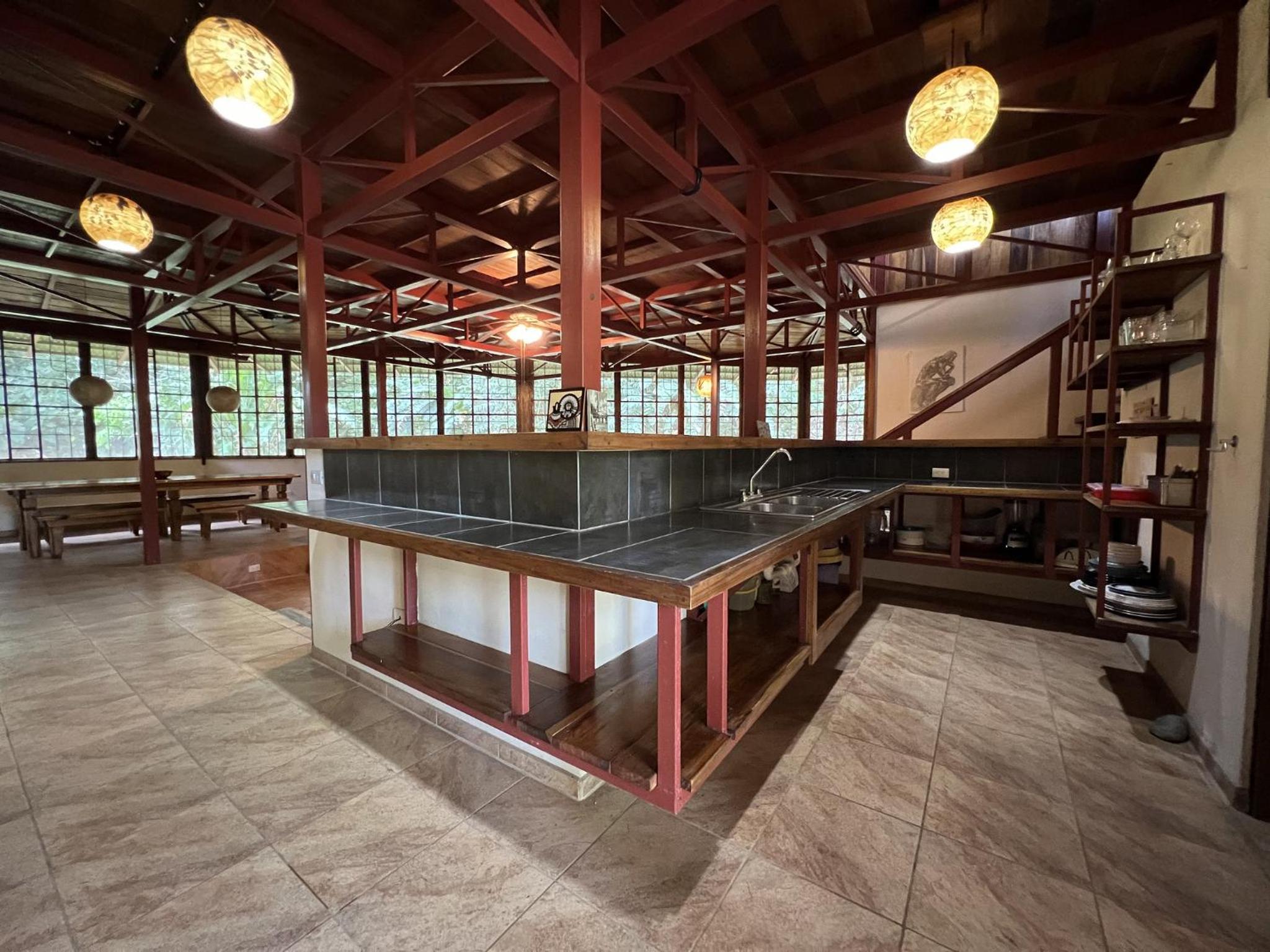 Casa Luna Amarilla
