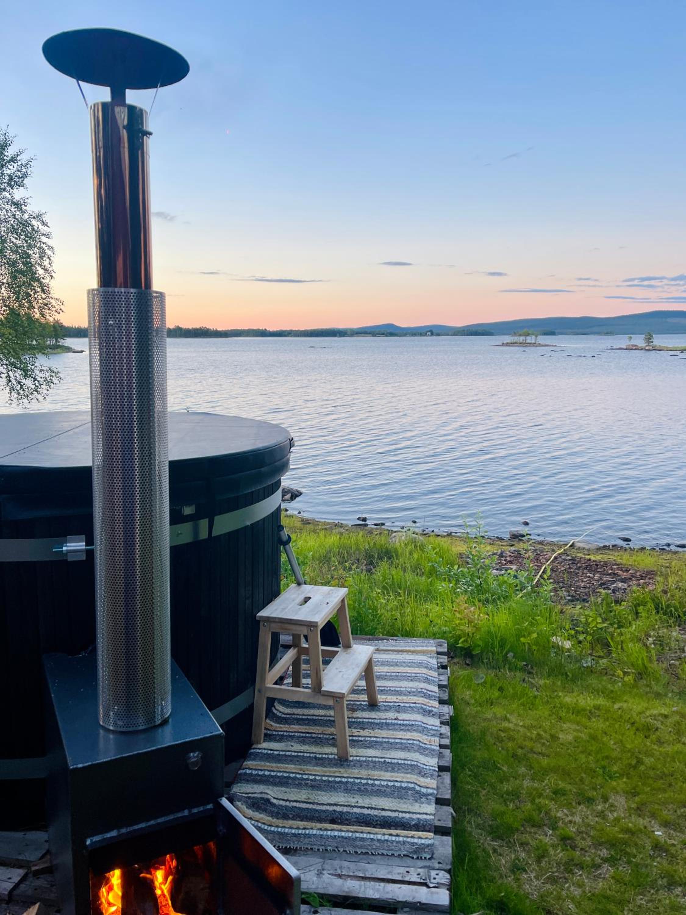 Laplandliv cabin on the lake view 4