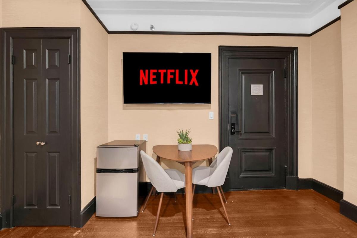 Beautiful Apt Near Times Square with GYM & PATIO
