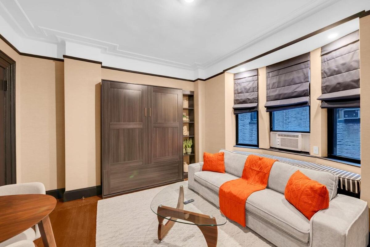 Beautiful Apt Near Times Square with GYM & PATIO