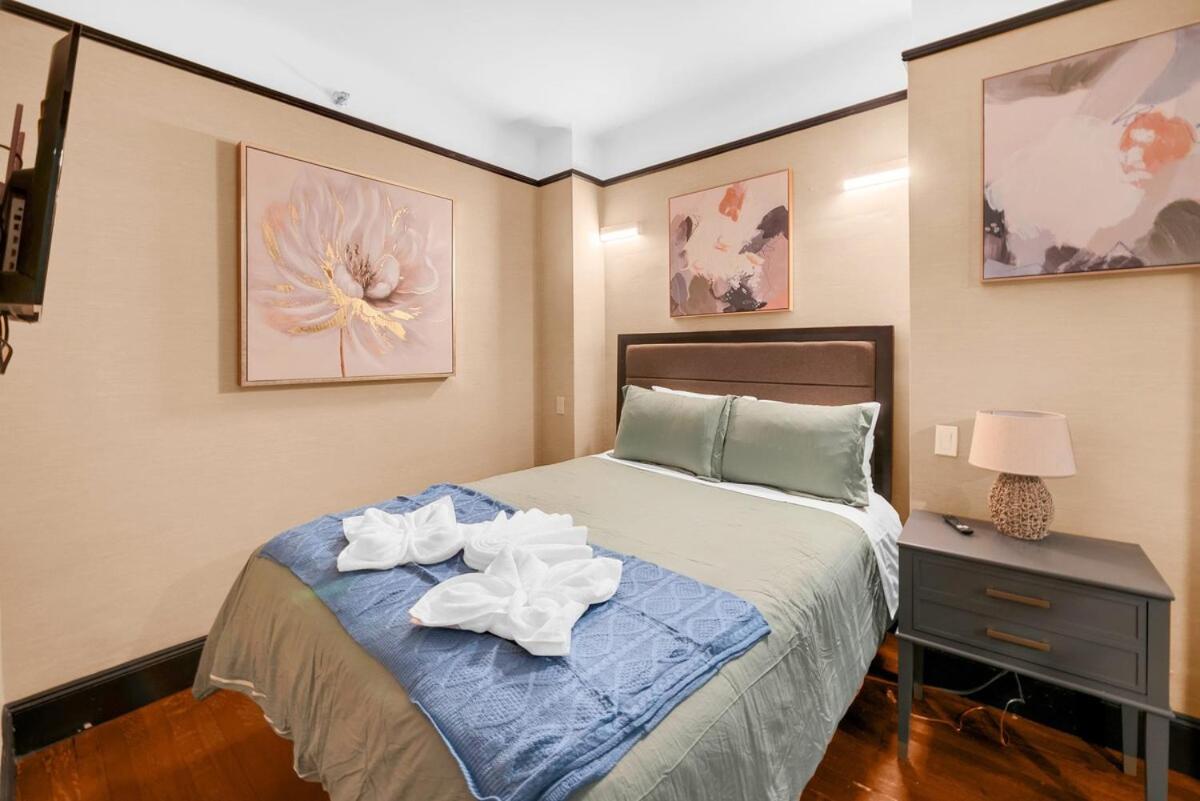 Beautiful Apt Near Times Square with GYM & PATIO