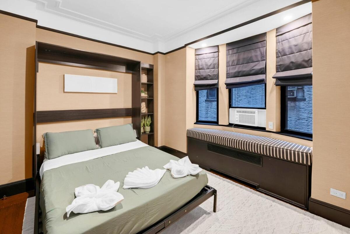 Beautiful Apt Near Times Square with GYM & PATIO