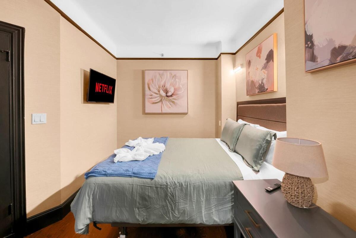 Beautiful Apt Near Times Square with GYM & PATIO