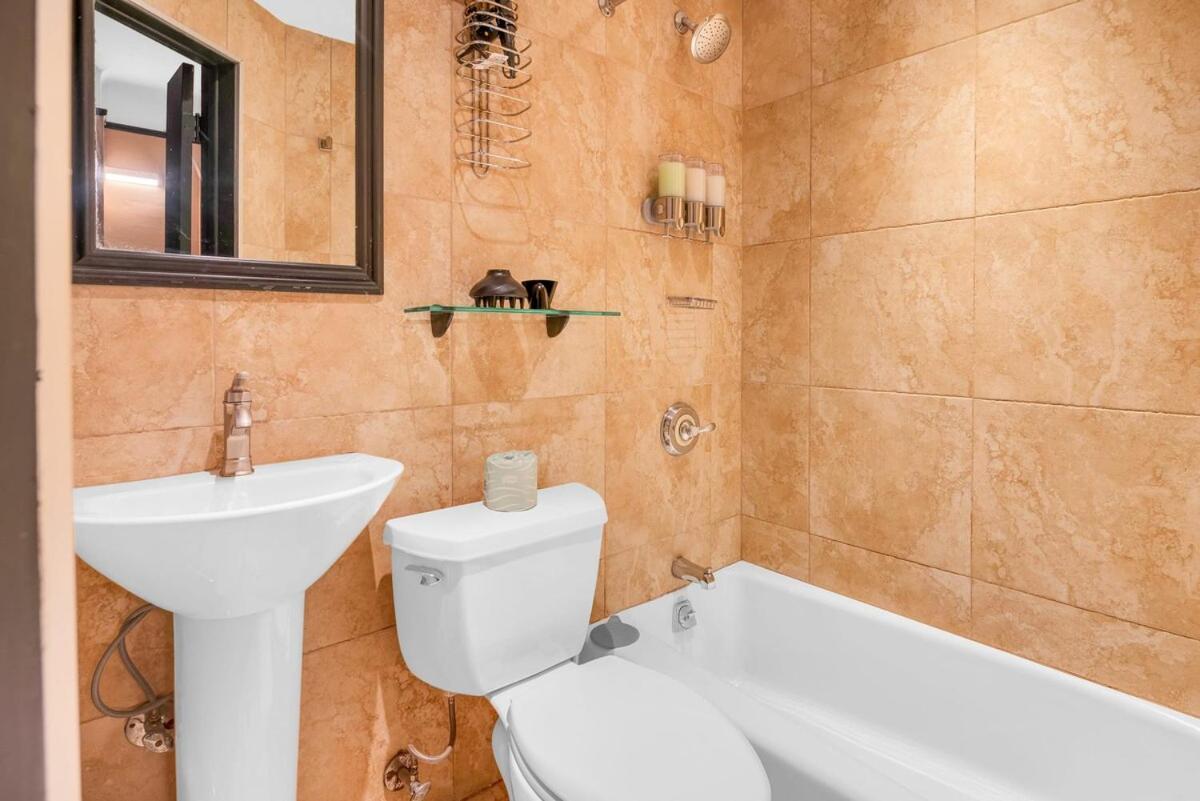 Beautiful Apt Near Times Square with GYM & PATIO