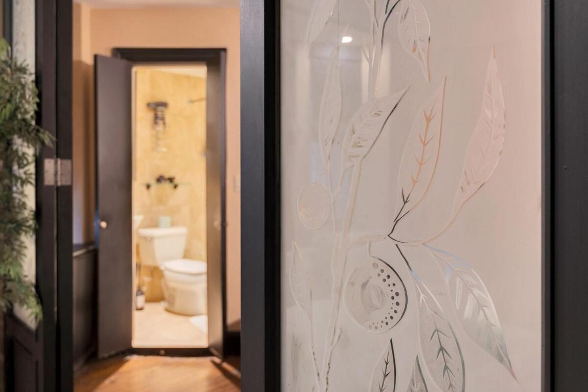 Beautiful Apt Near Times Square with GYM & PATIO