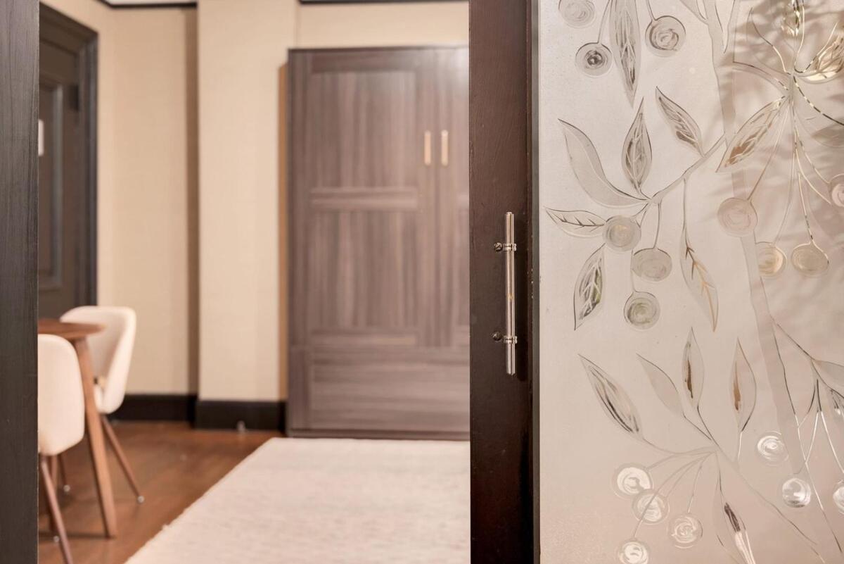 Beautiful Apt Near Times Square with GYM & PATIO