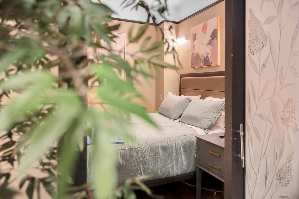 Beautiful Apt Near Times Square with GYM & PATIO
