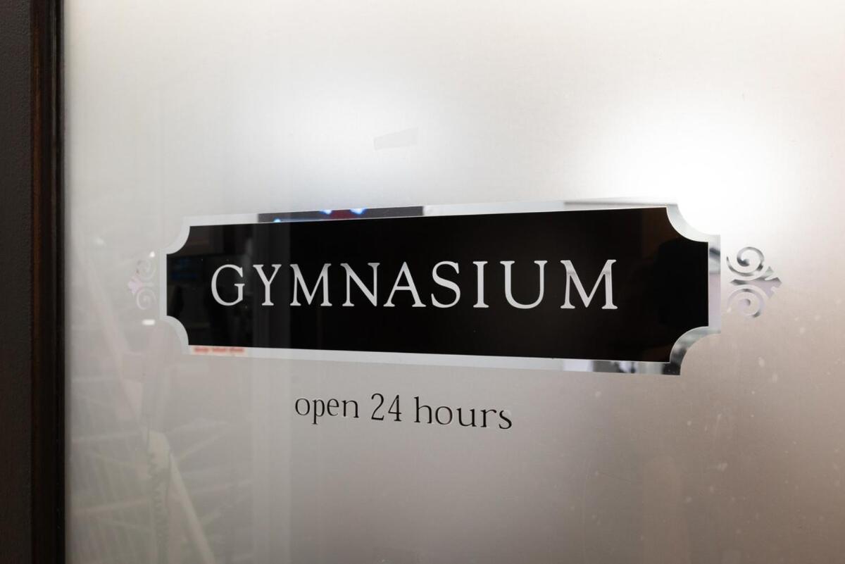 Beautiful Apt Near Times Square with GYM & PATIO