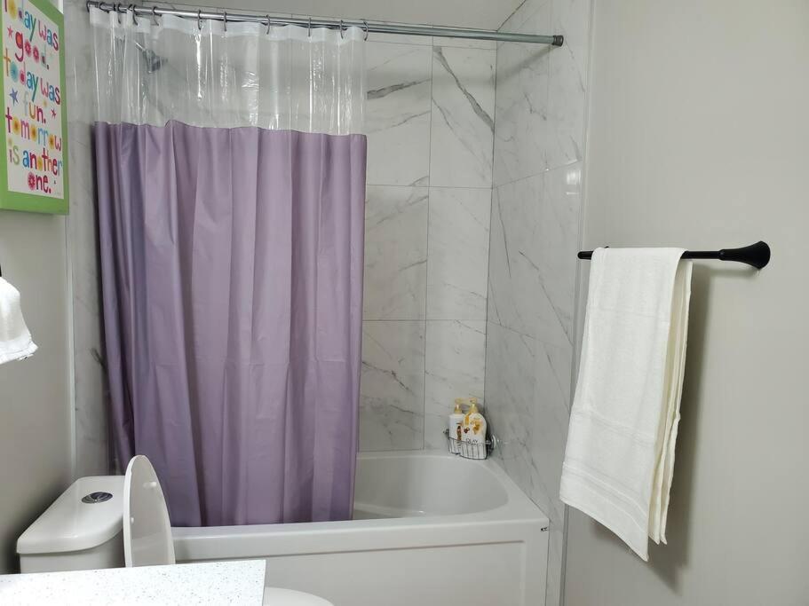Brand new 2 bedrooms basement suite 15mins from YYC Airport