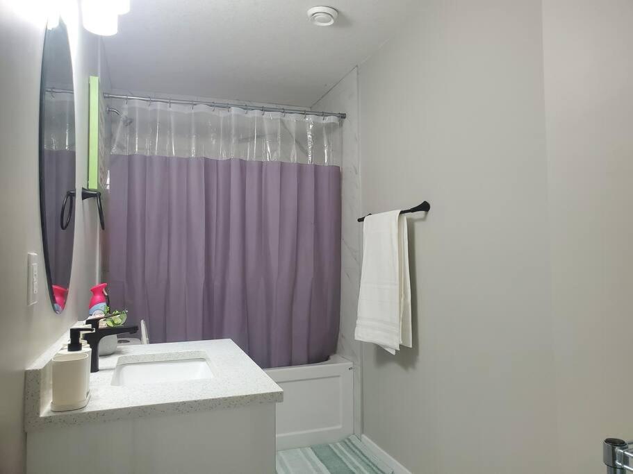 Brand new 2 bedrooms basement suite 15mins from YYC Airport