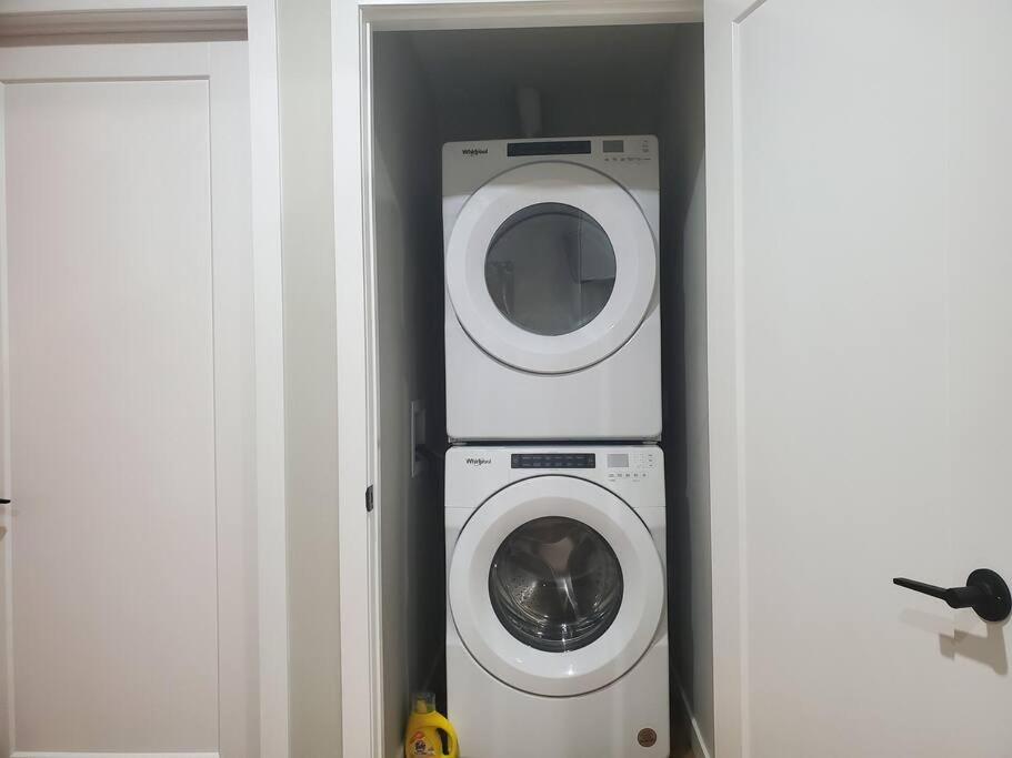 Brand new 2 bedrooms basement suite 15mins from YYC Airport