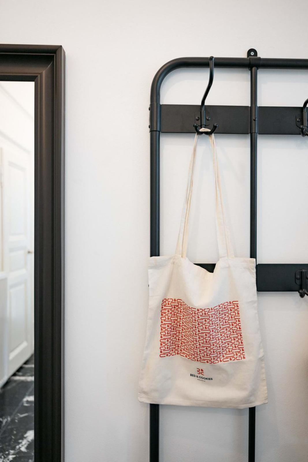 Comfortable and cosy apt a few steps from Dancing House and Naplavka Dance