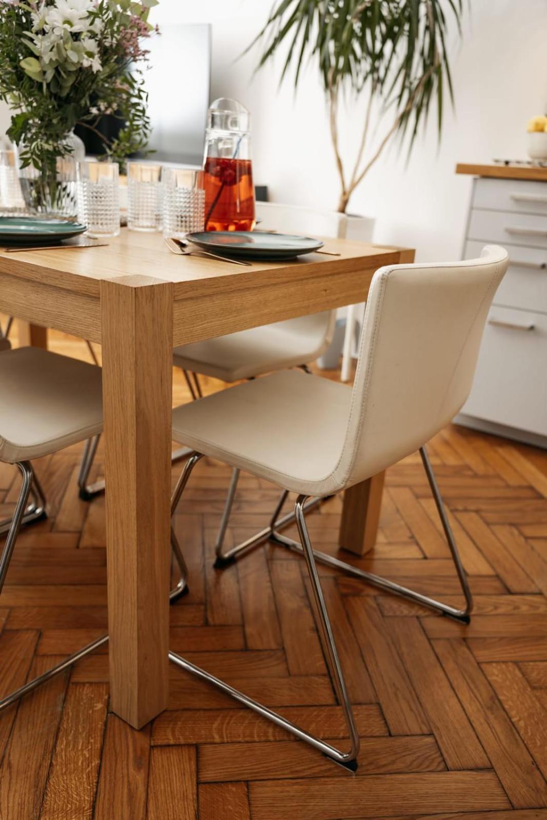 Comfortable and cosy apt a few steps from Dancing House and Naplavka Dance